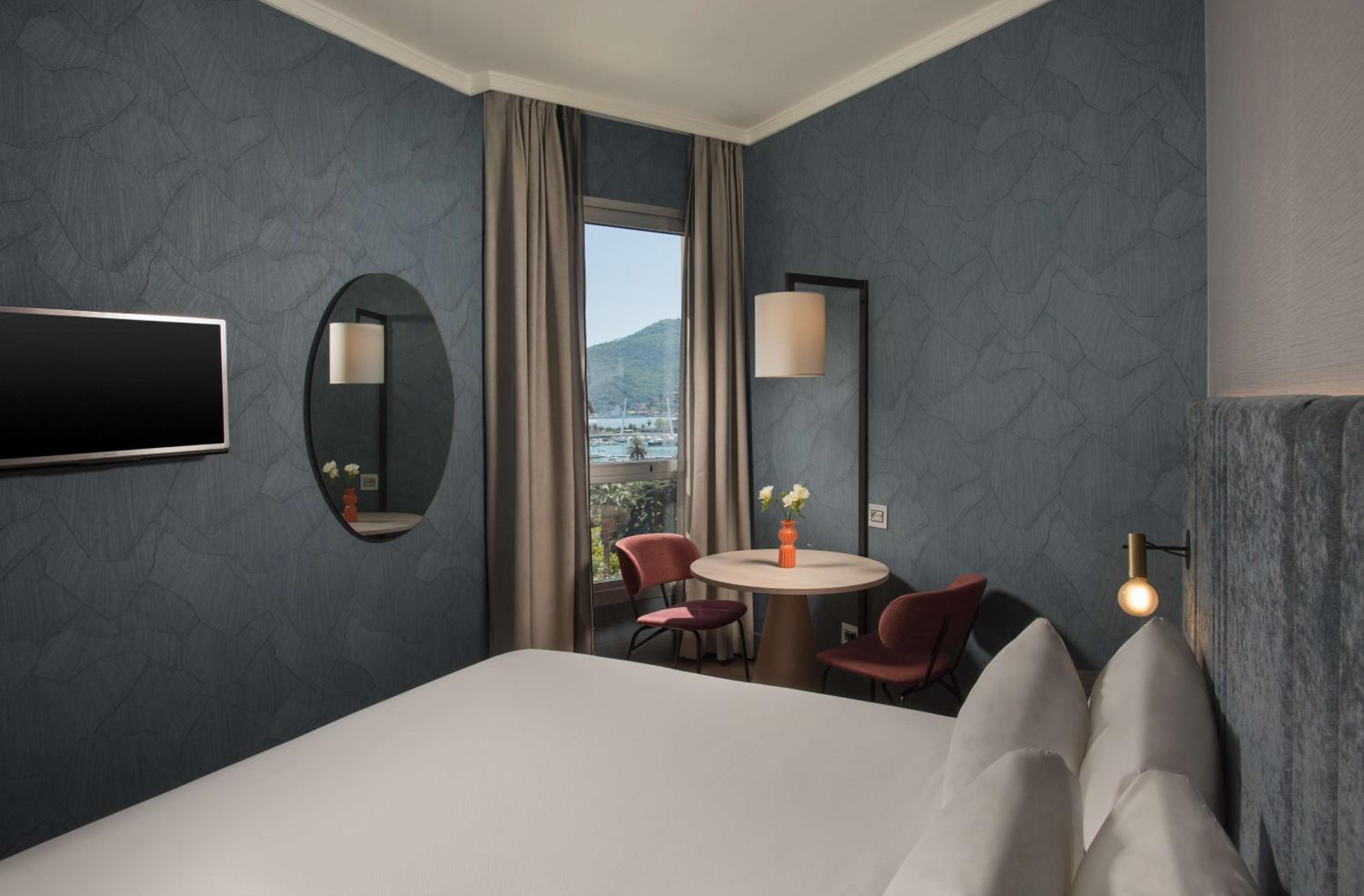 Superior Double or Twin Room with View - Photo 4