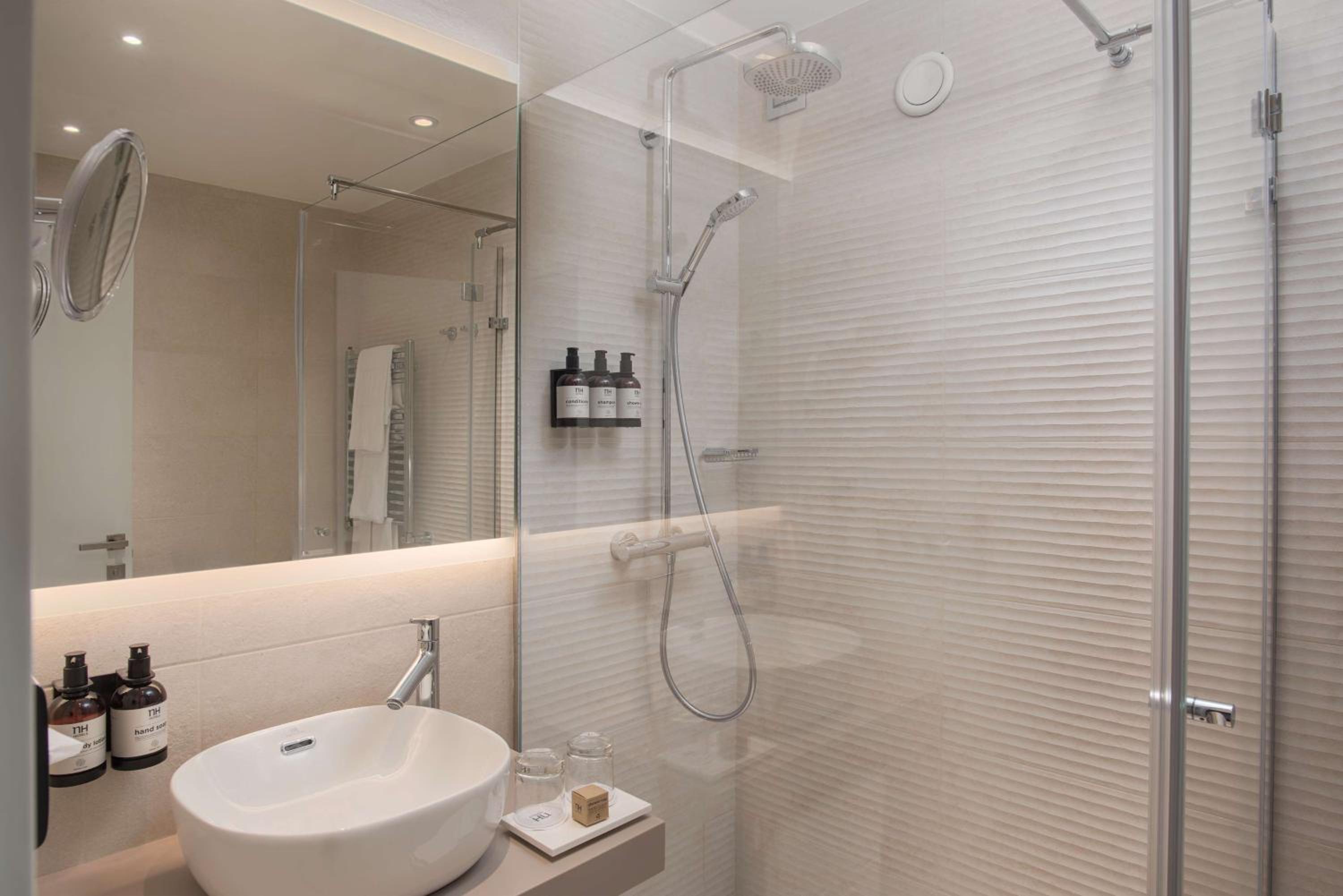Standard Double or Twin Room - Photo 3