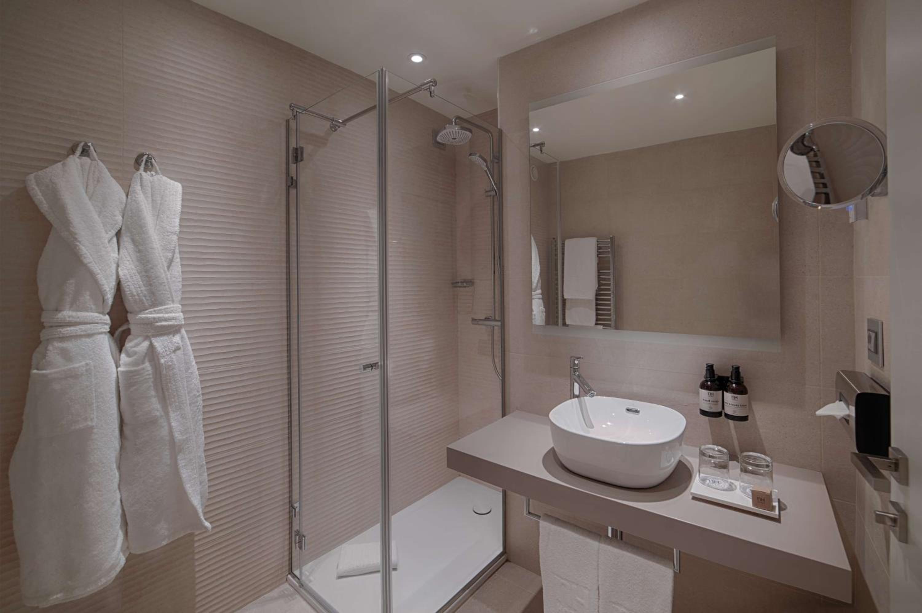 Superior Double or Twin Room with View - Photo 5