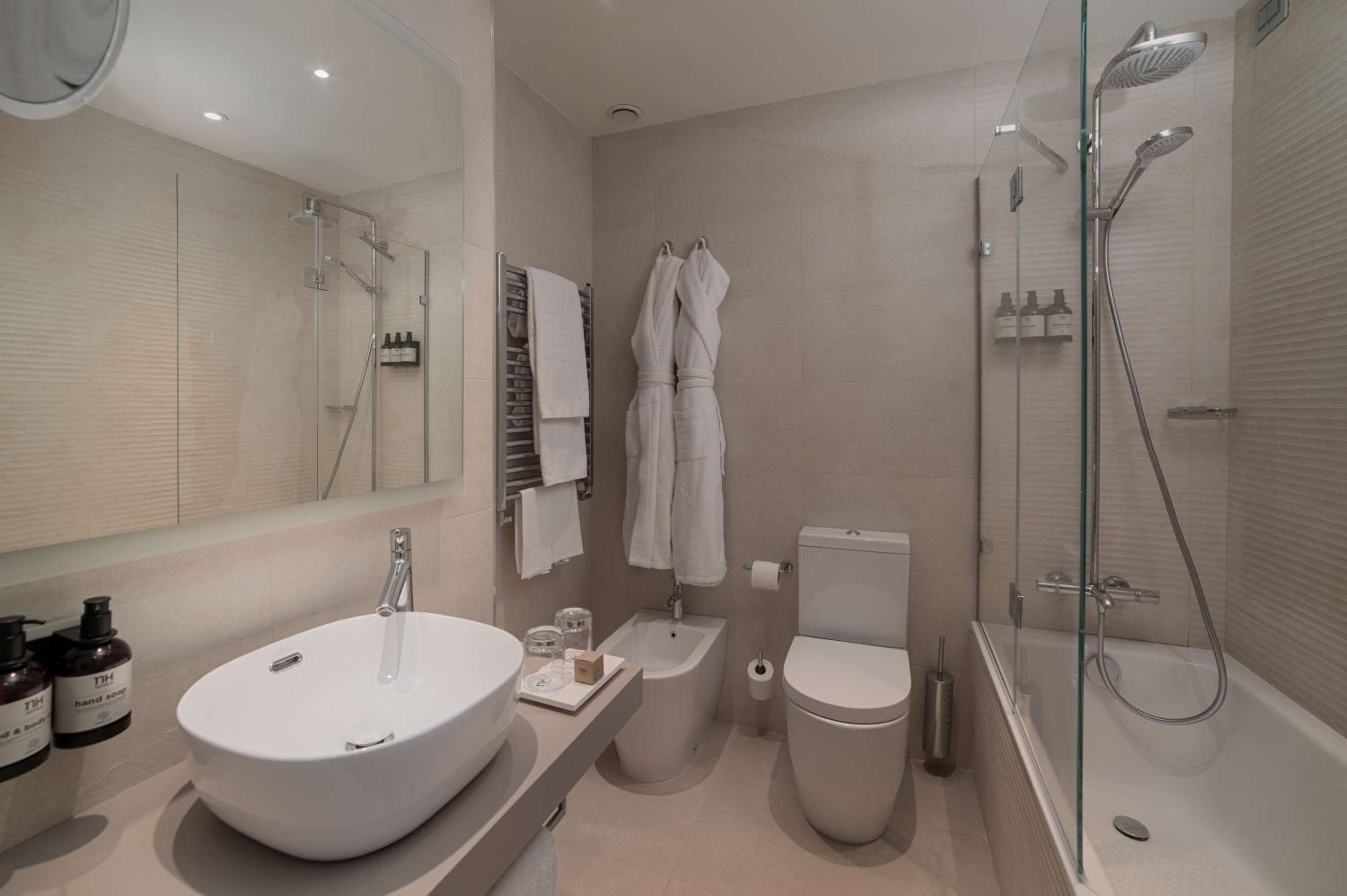 Superior Double or Twin Room with View - Photo 7