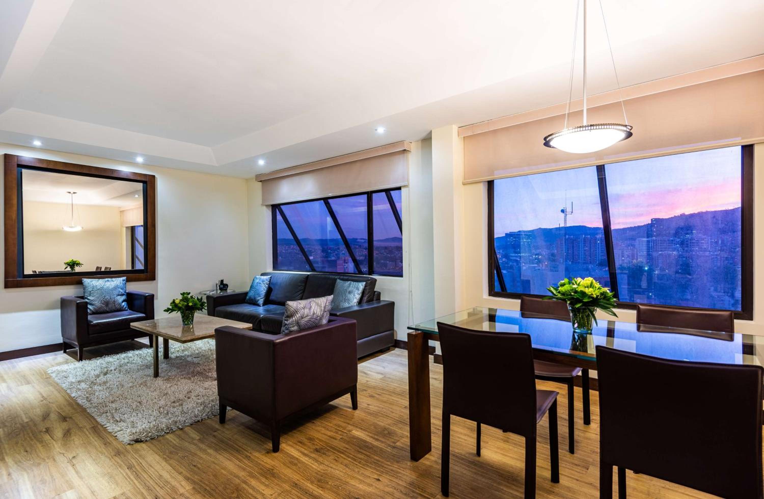 Suite - Photo 2