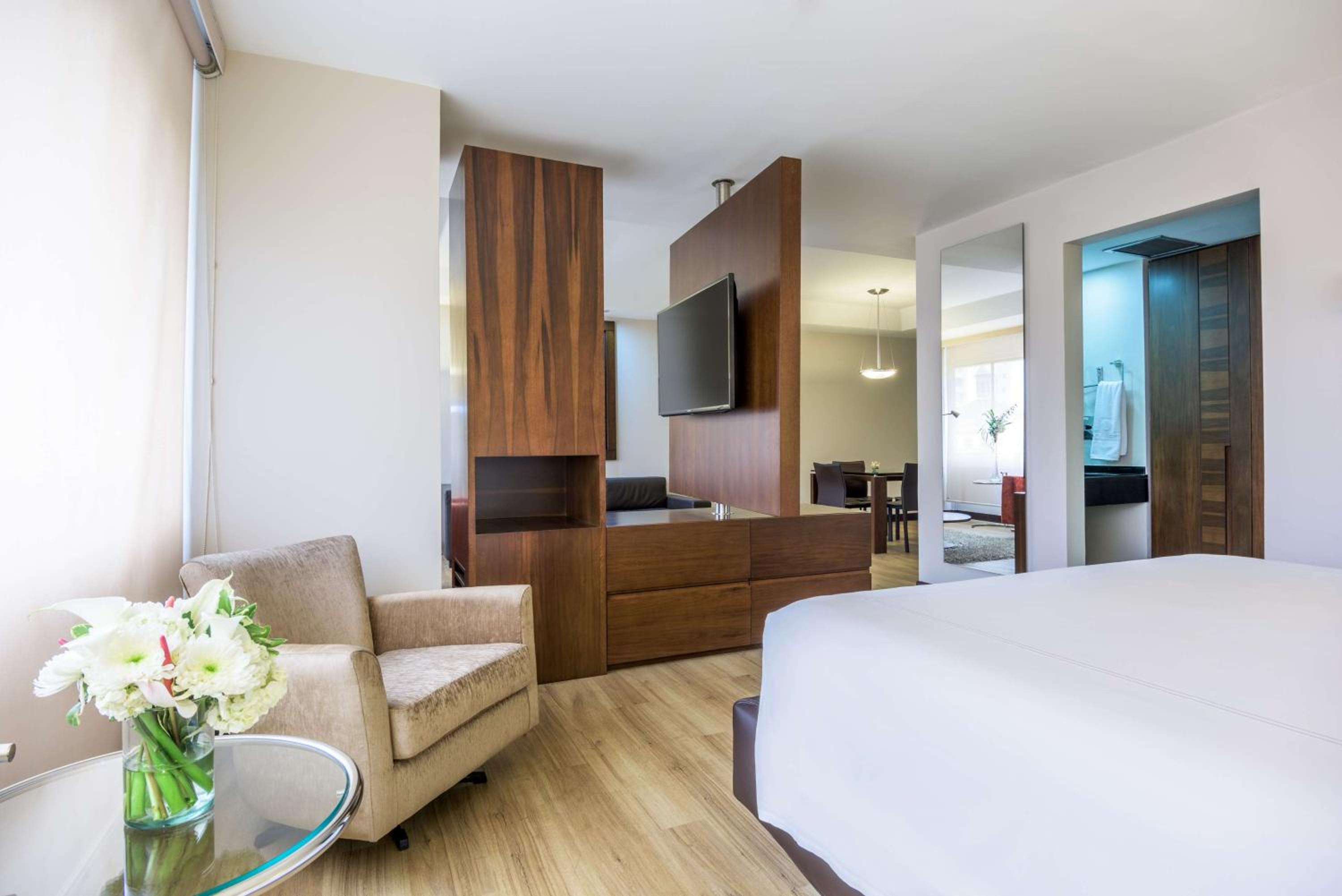 Suite - Photo 4