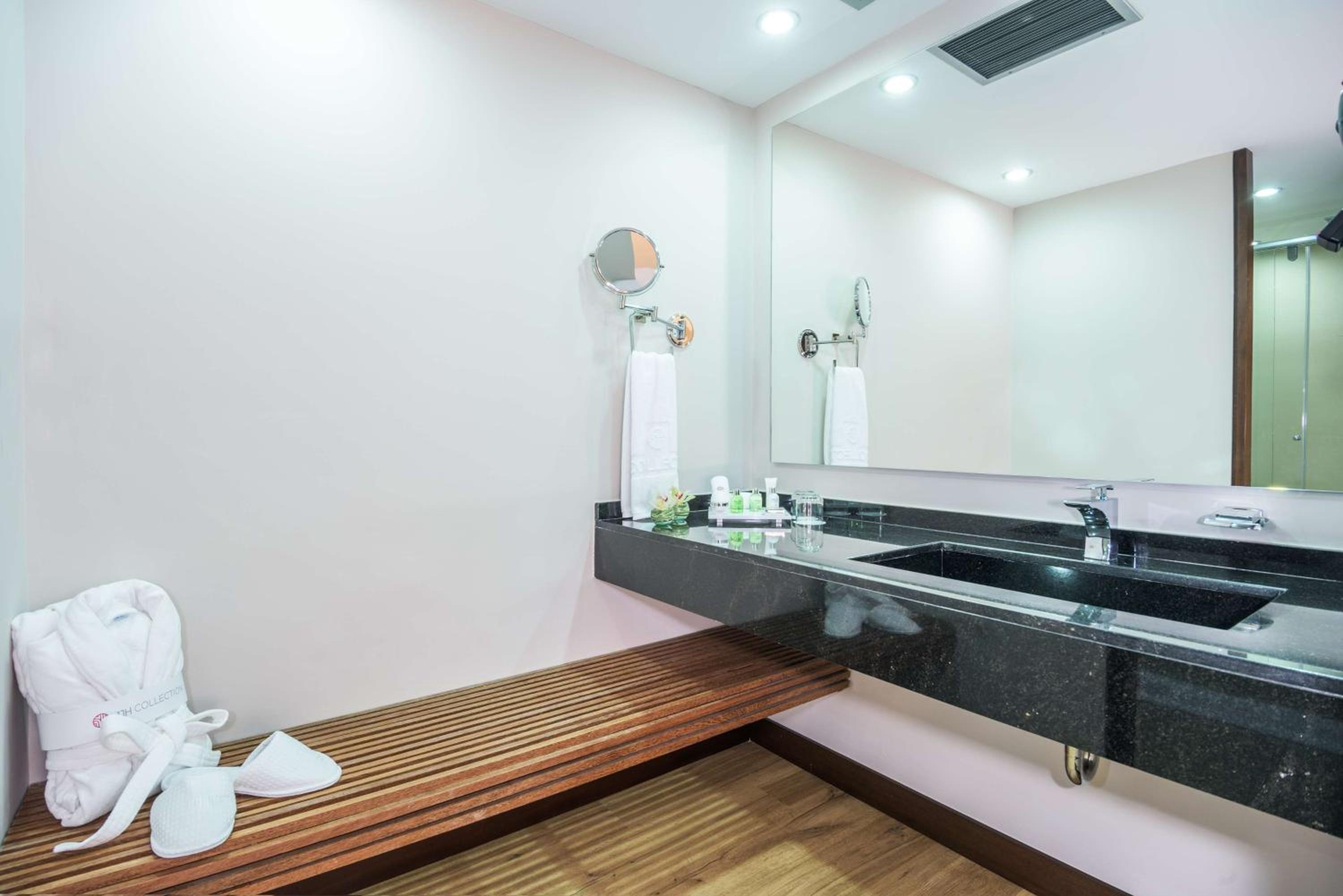 Suite - Photo 5