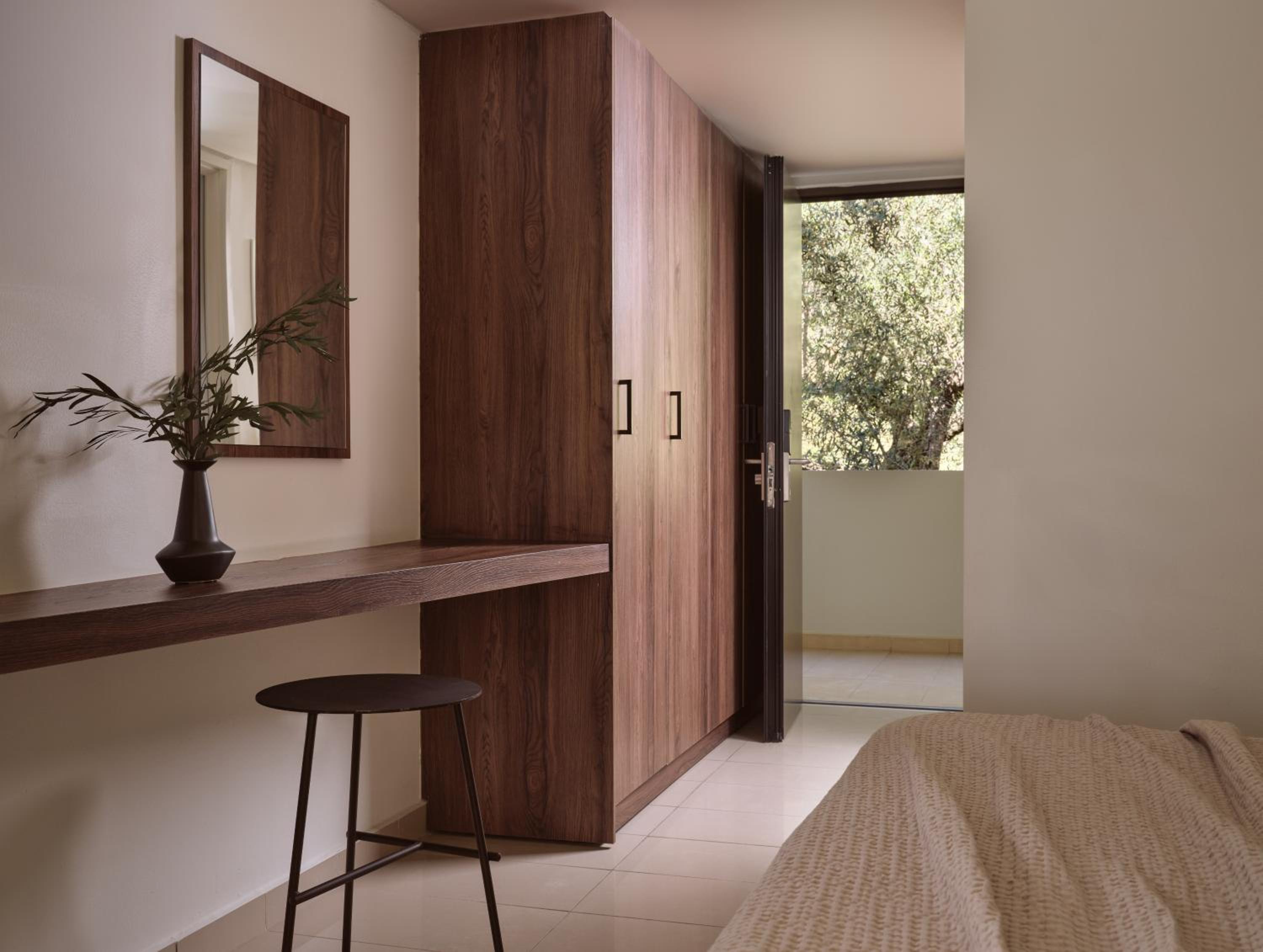 Premium One Bedroom Suite - Photo 3