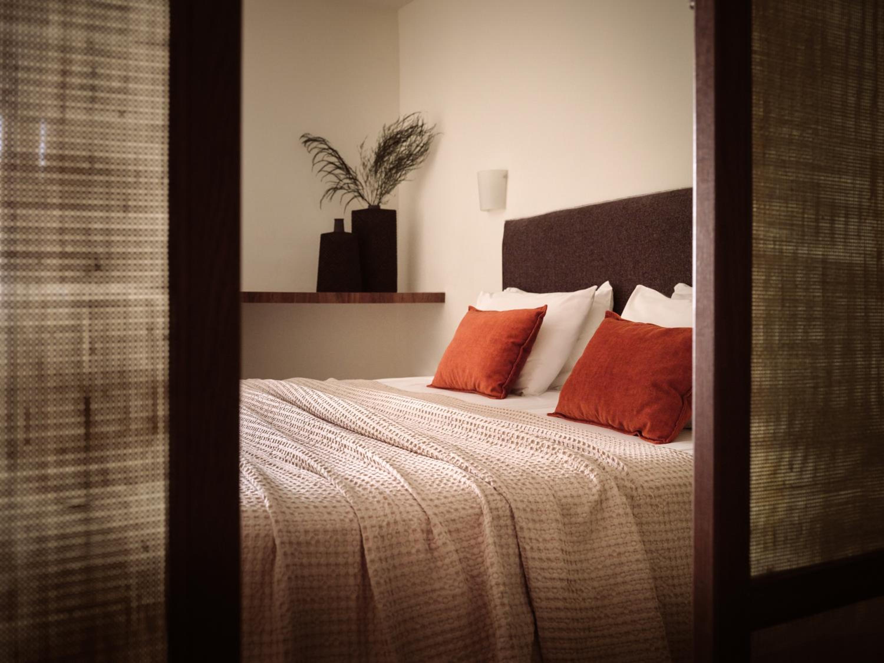 Premium One Bedroom Suite - Photo 13