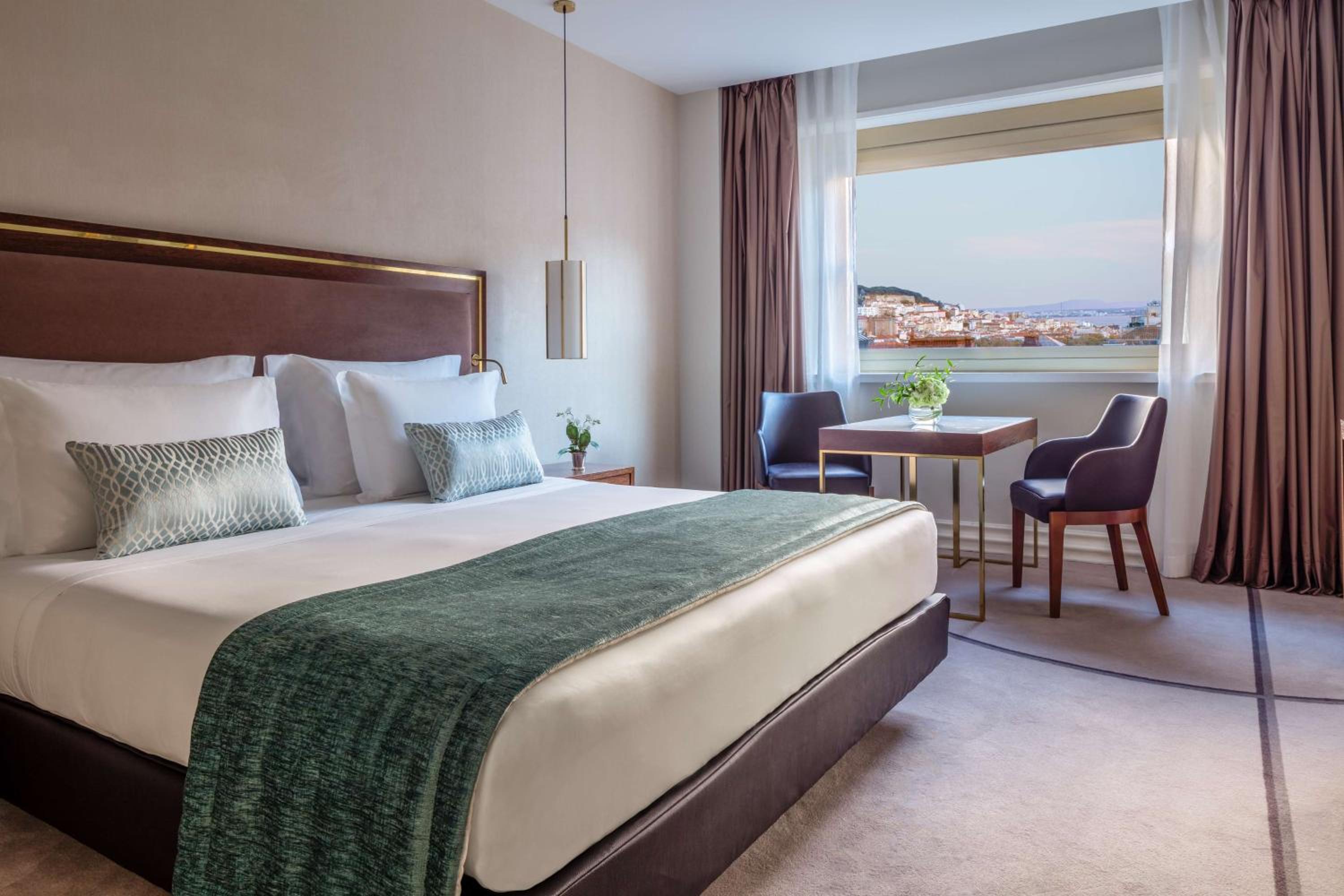 Deluxe with 2 Adults+1 Child Occupancy and Extra Bed (Non Smoking)
