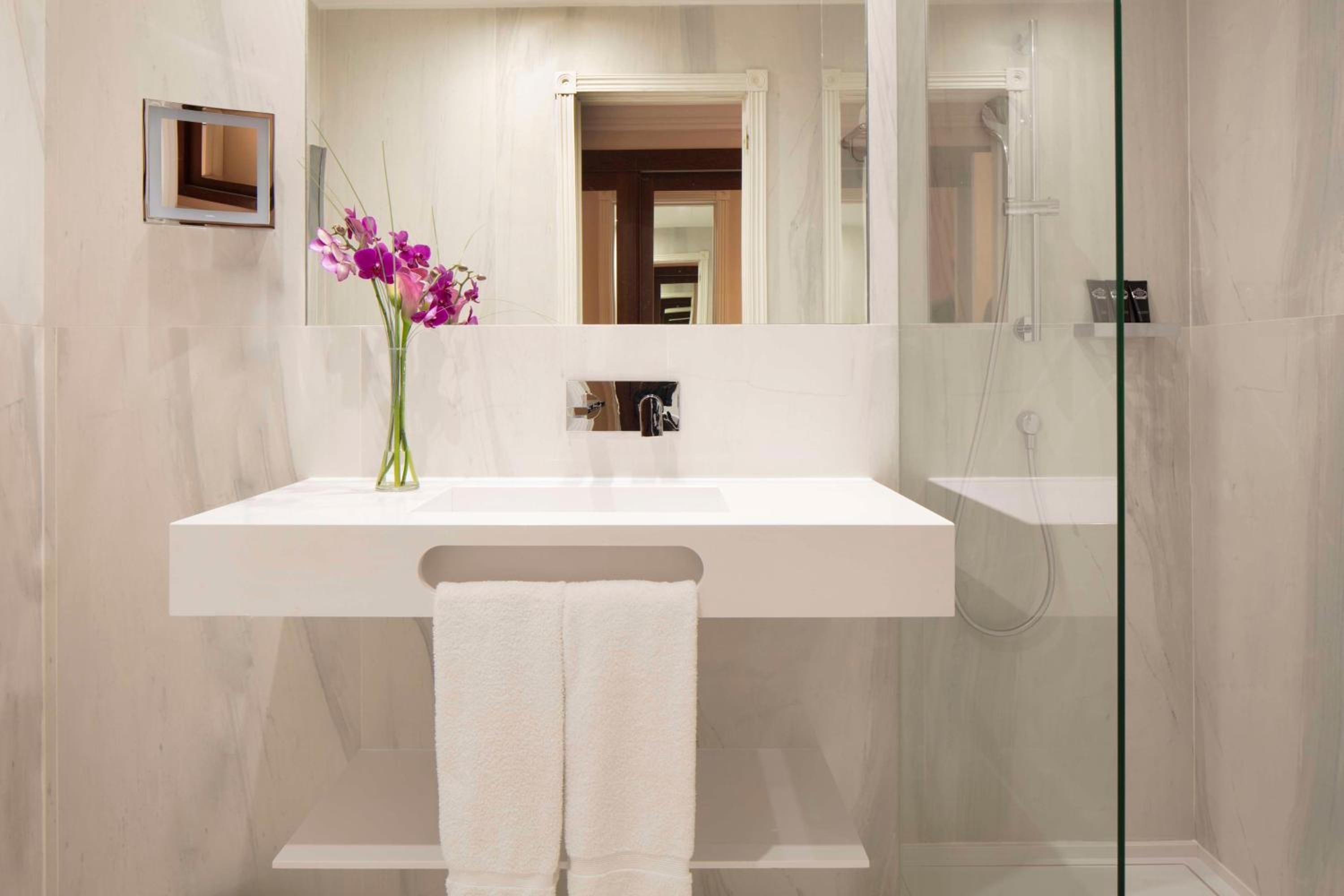 Junior Suite with 2 Adults+1 Child Occupancy and Extra Bed (Non Smoking)