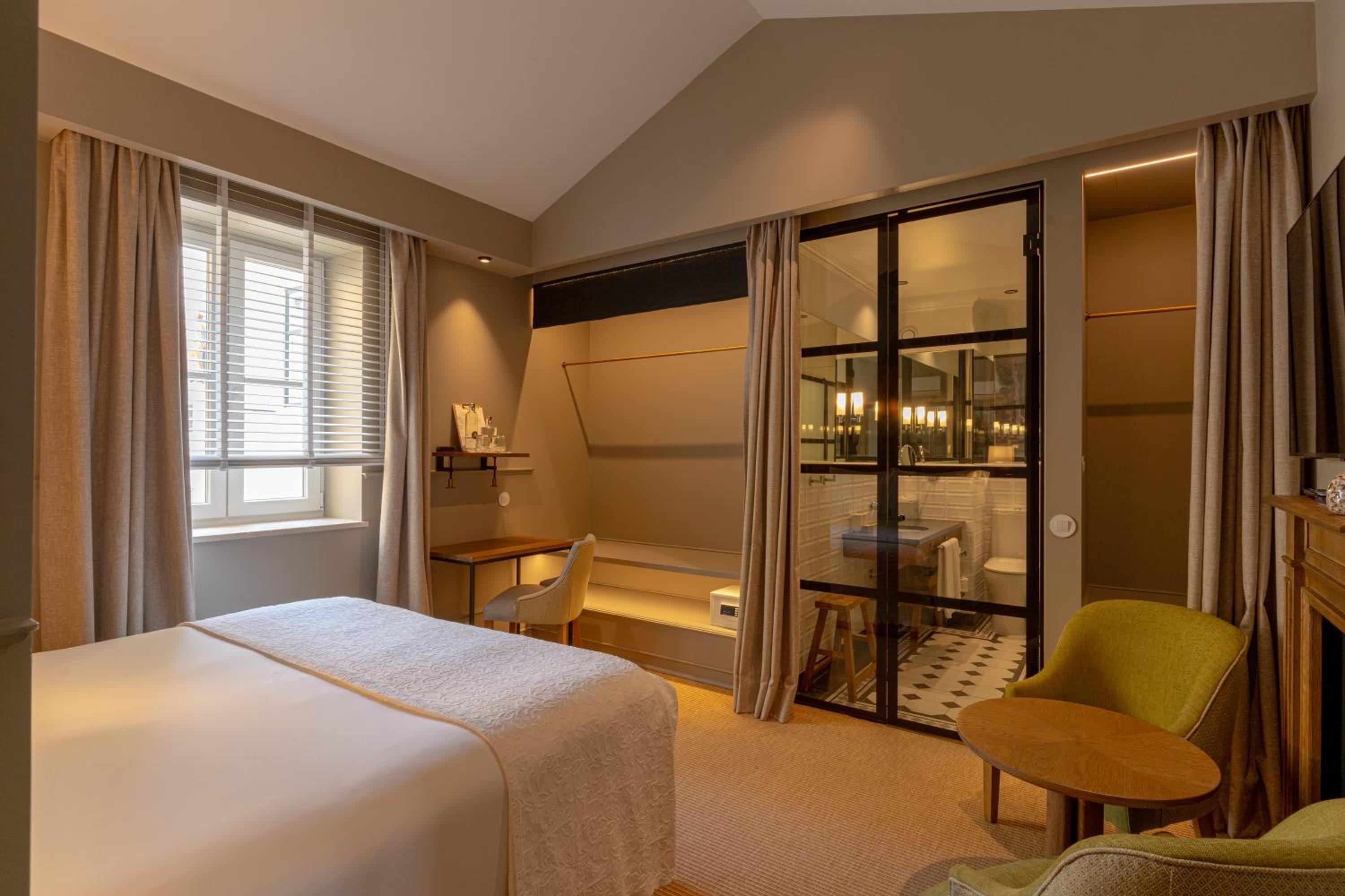 Superior Double Room with View - Photo 16
