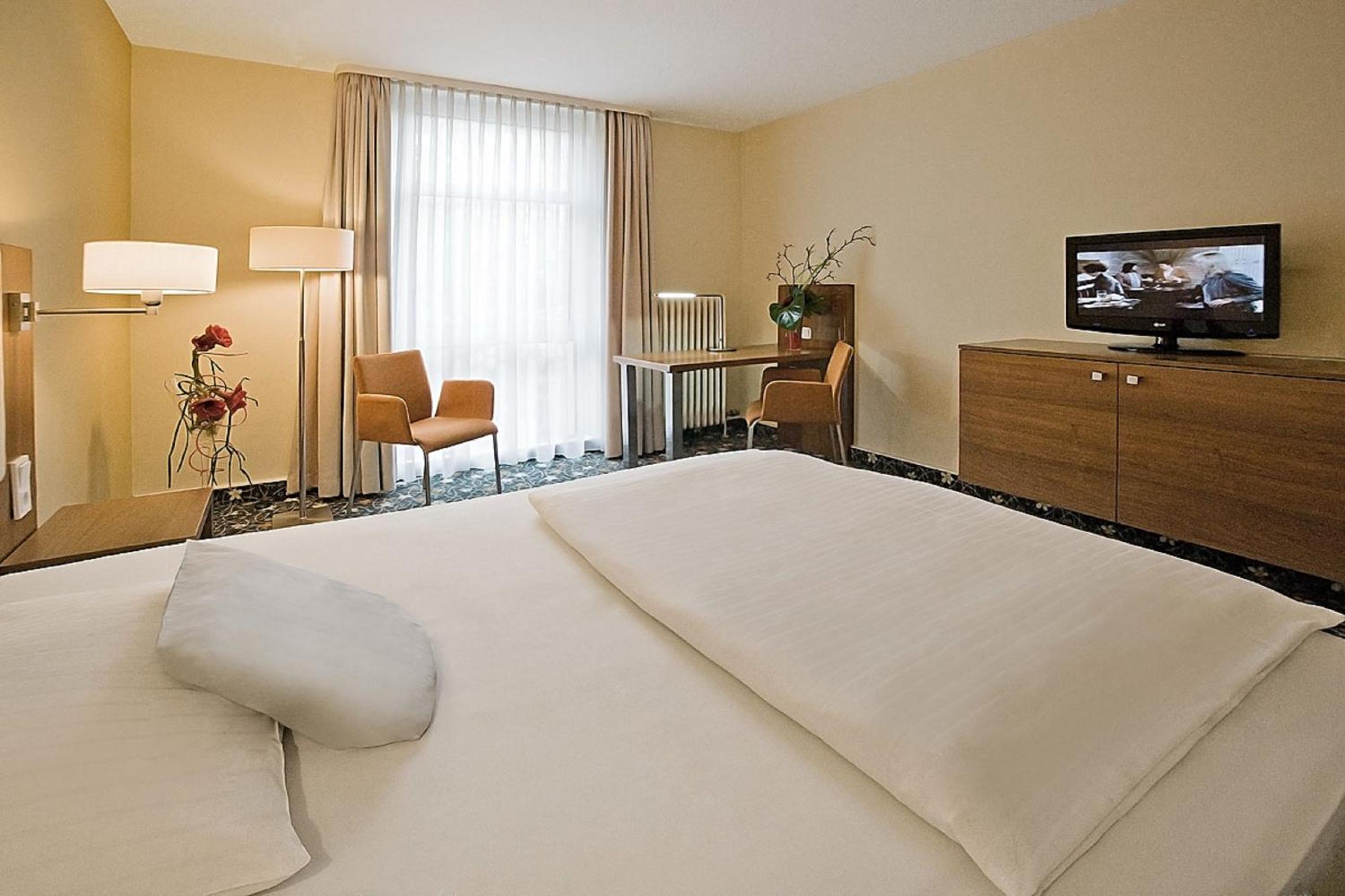 Business Queen Room - Photo 1