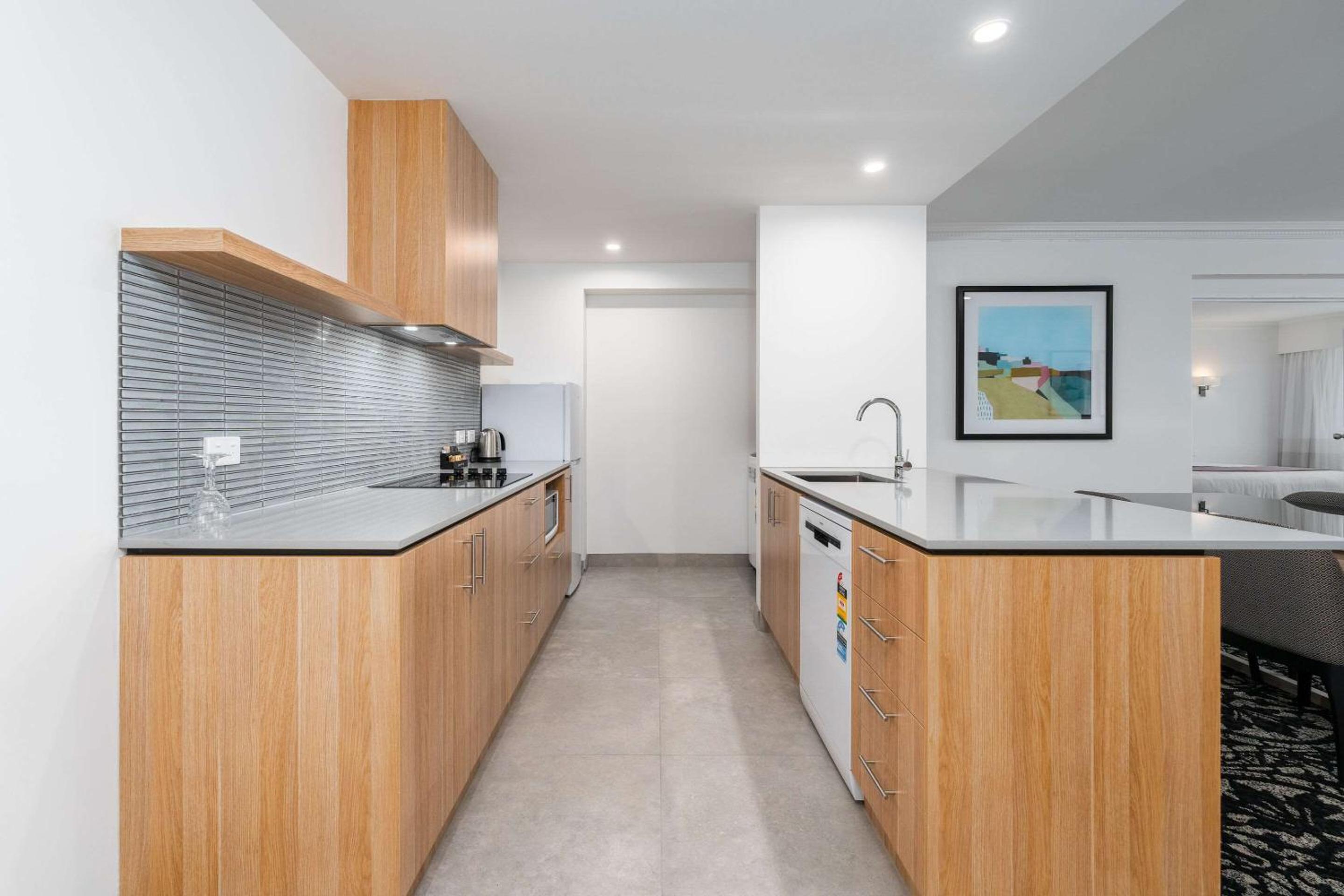 Grand 1-Bedroom Apartment - Photo 2