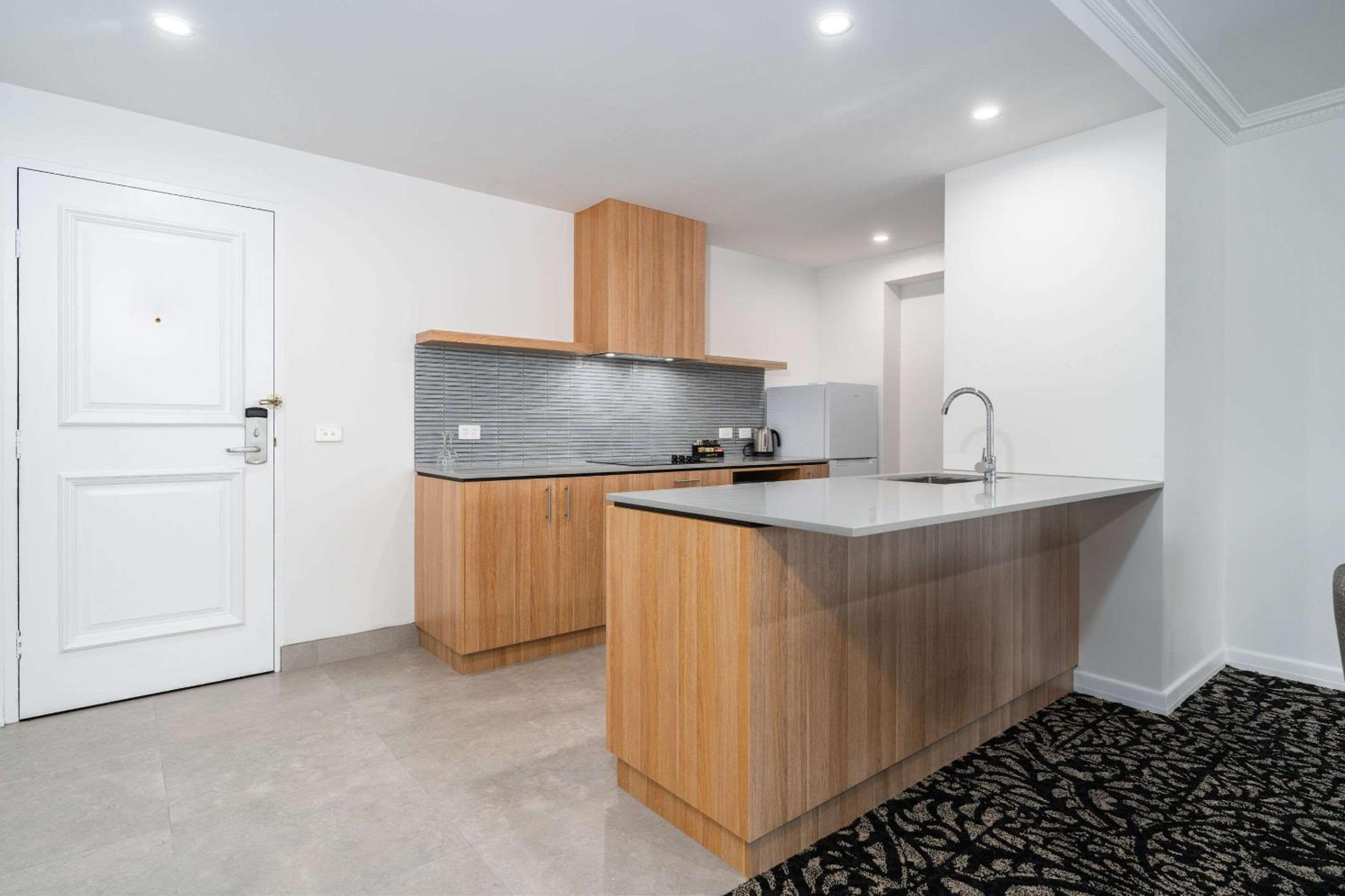 Grand 1-Bedroom Apartment - Photo 15