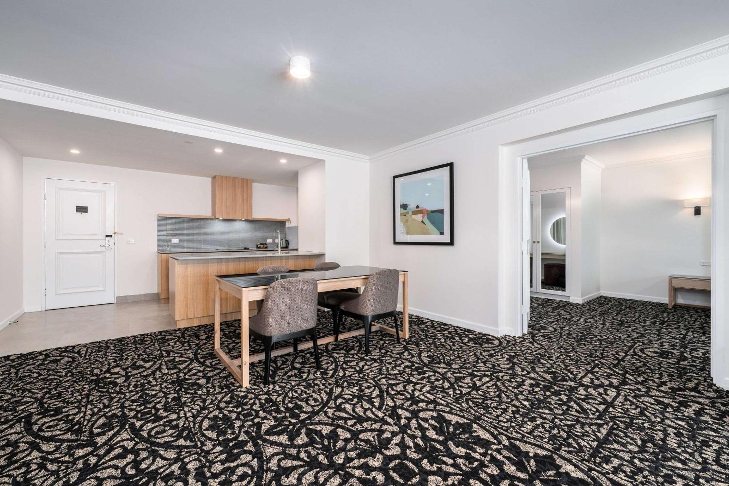 Grand 1-Bedroom Apartment - Photo 11