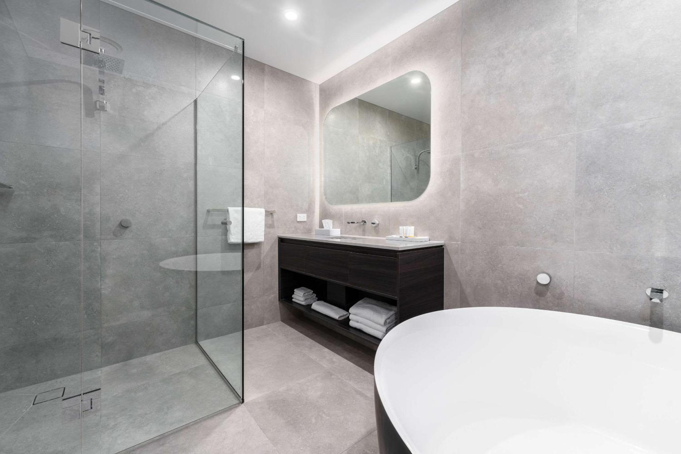 Grand 1-Bedroom Apartment - Photo 9