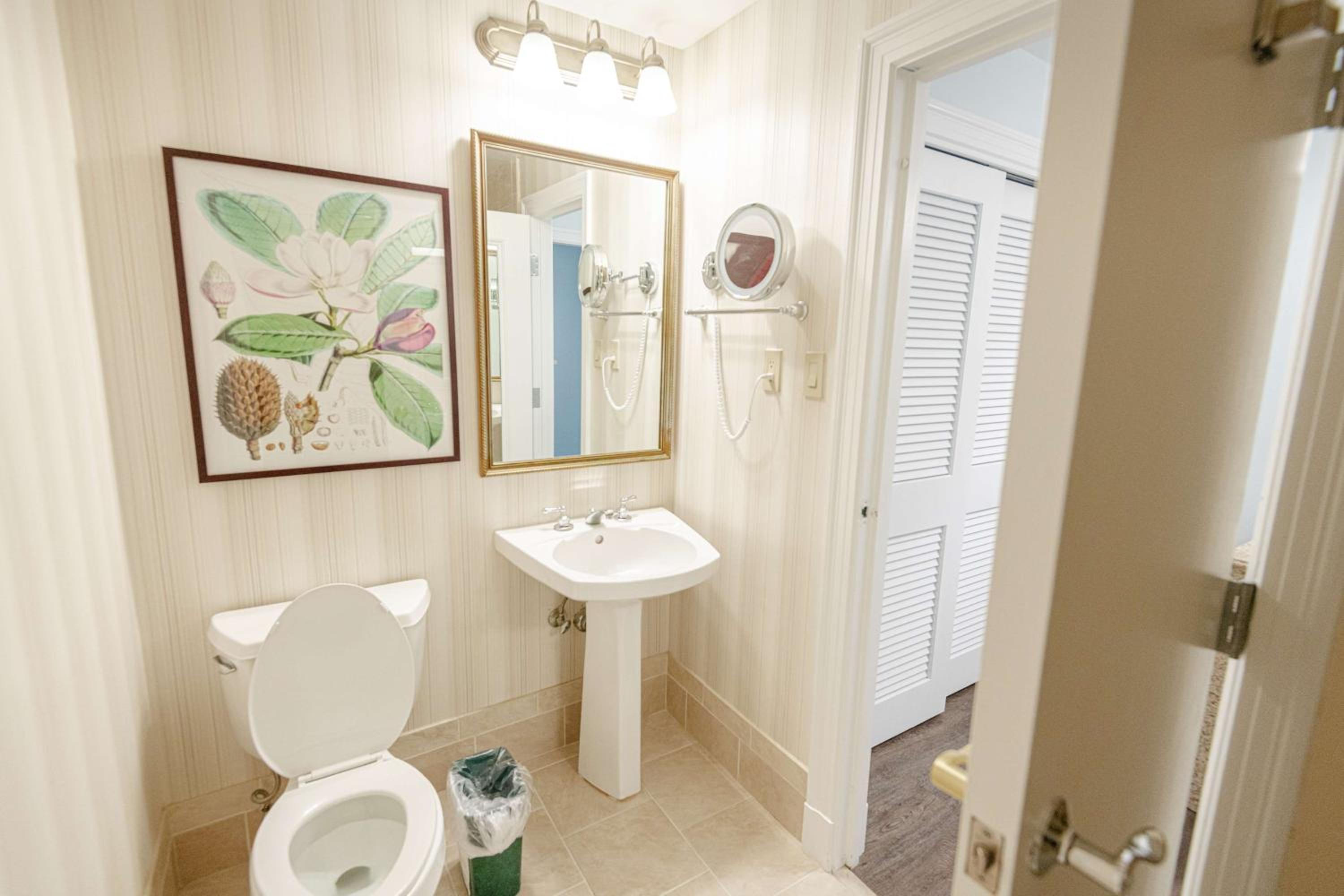 Deluxe Queen Room - Photo 2