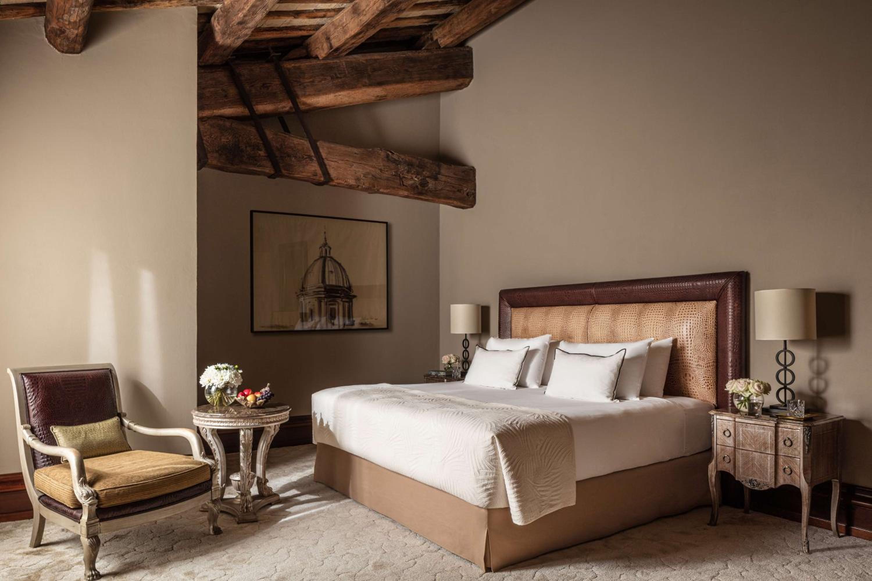 Premium Double or Twin Room thumbnail 6