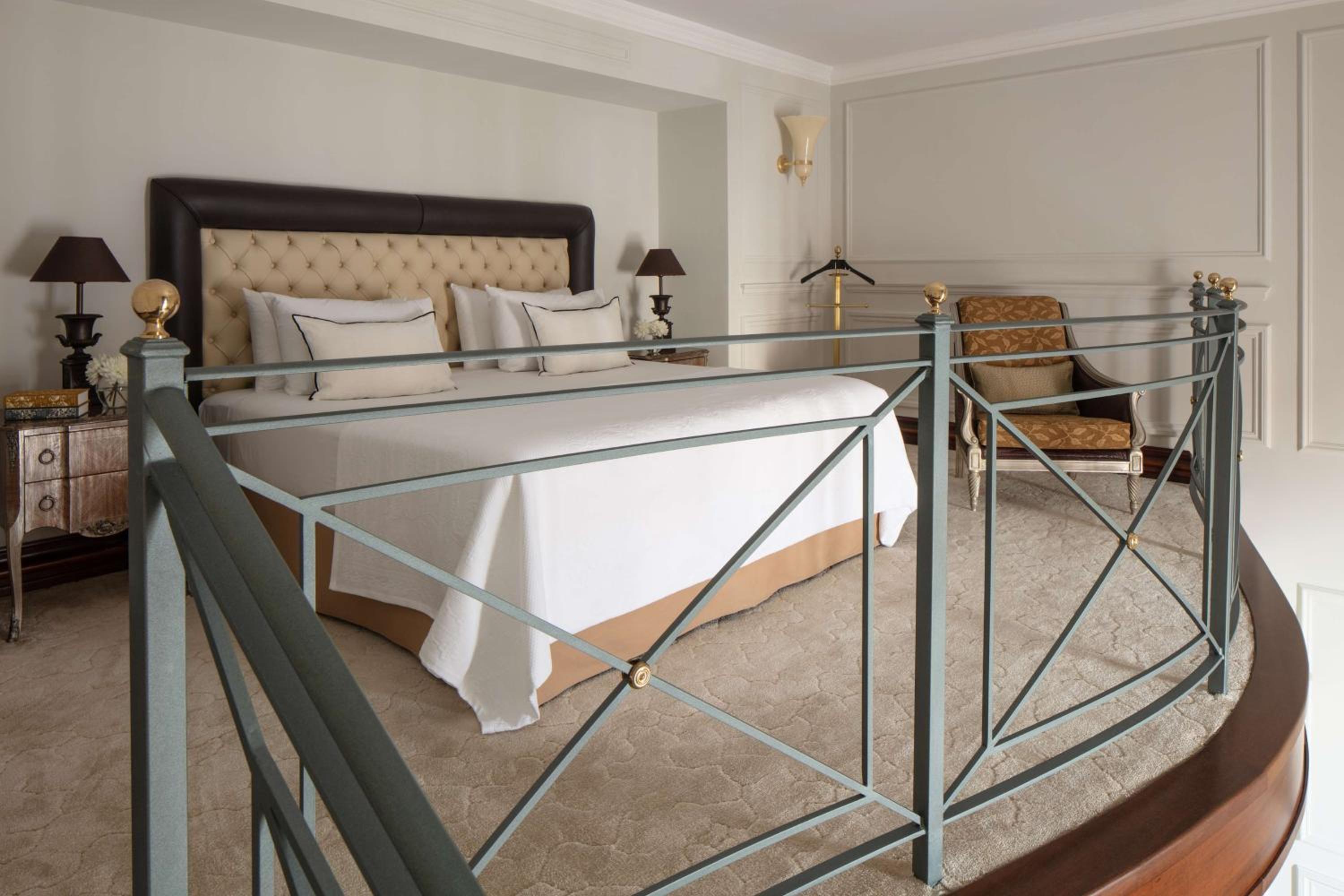 Duplex Suite with Piazza View and Extra Bed (3 Adults + 1 Child) thumbnail 6