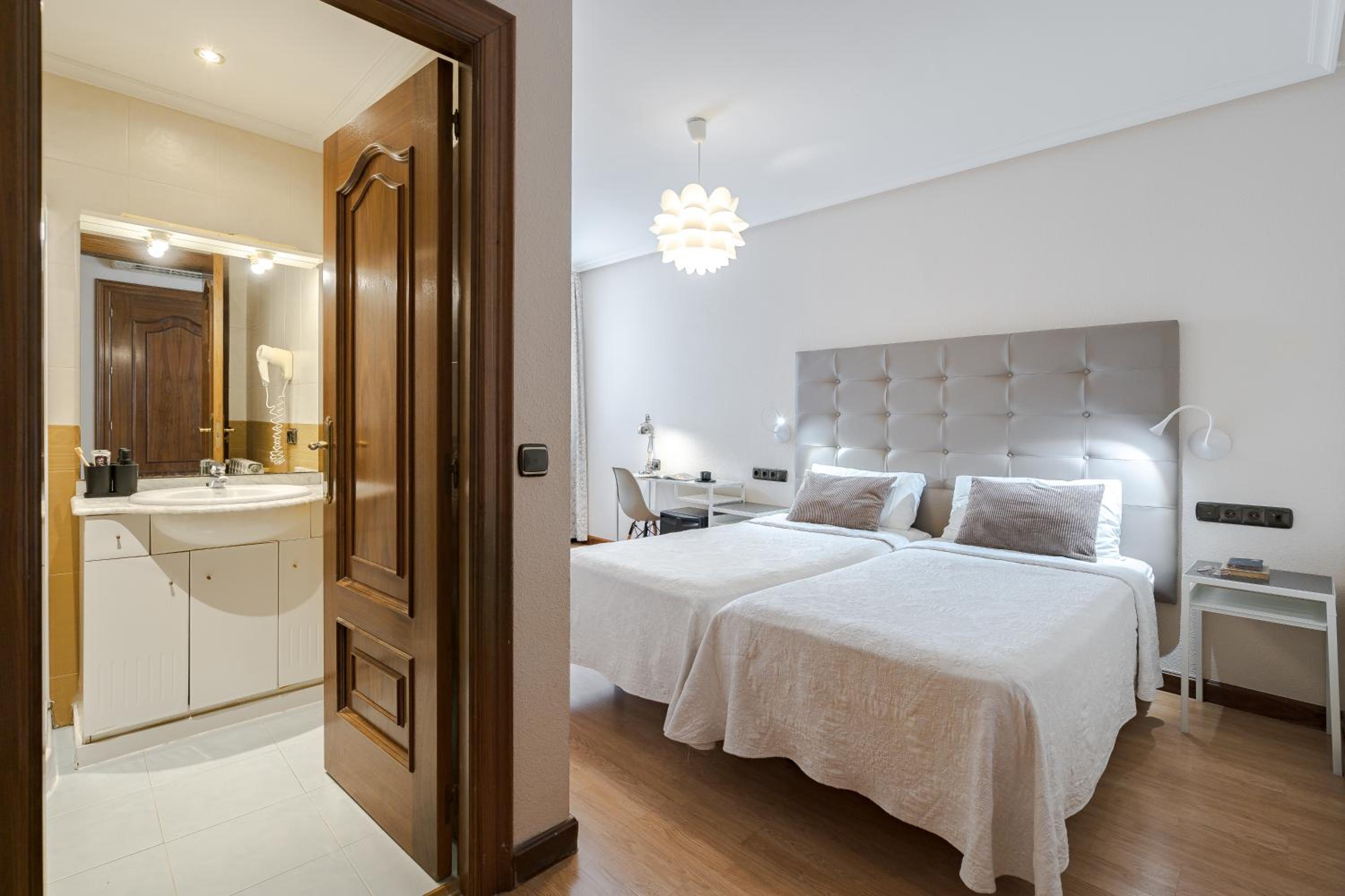 Double or Twin Room photo 2