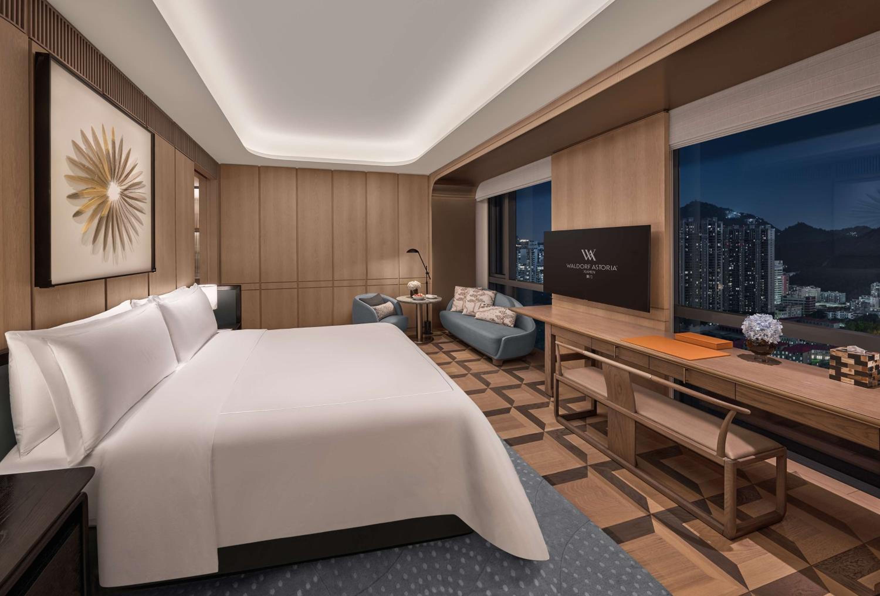Grand Deluxe King Room - Photo 1