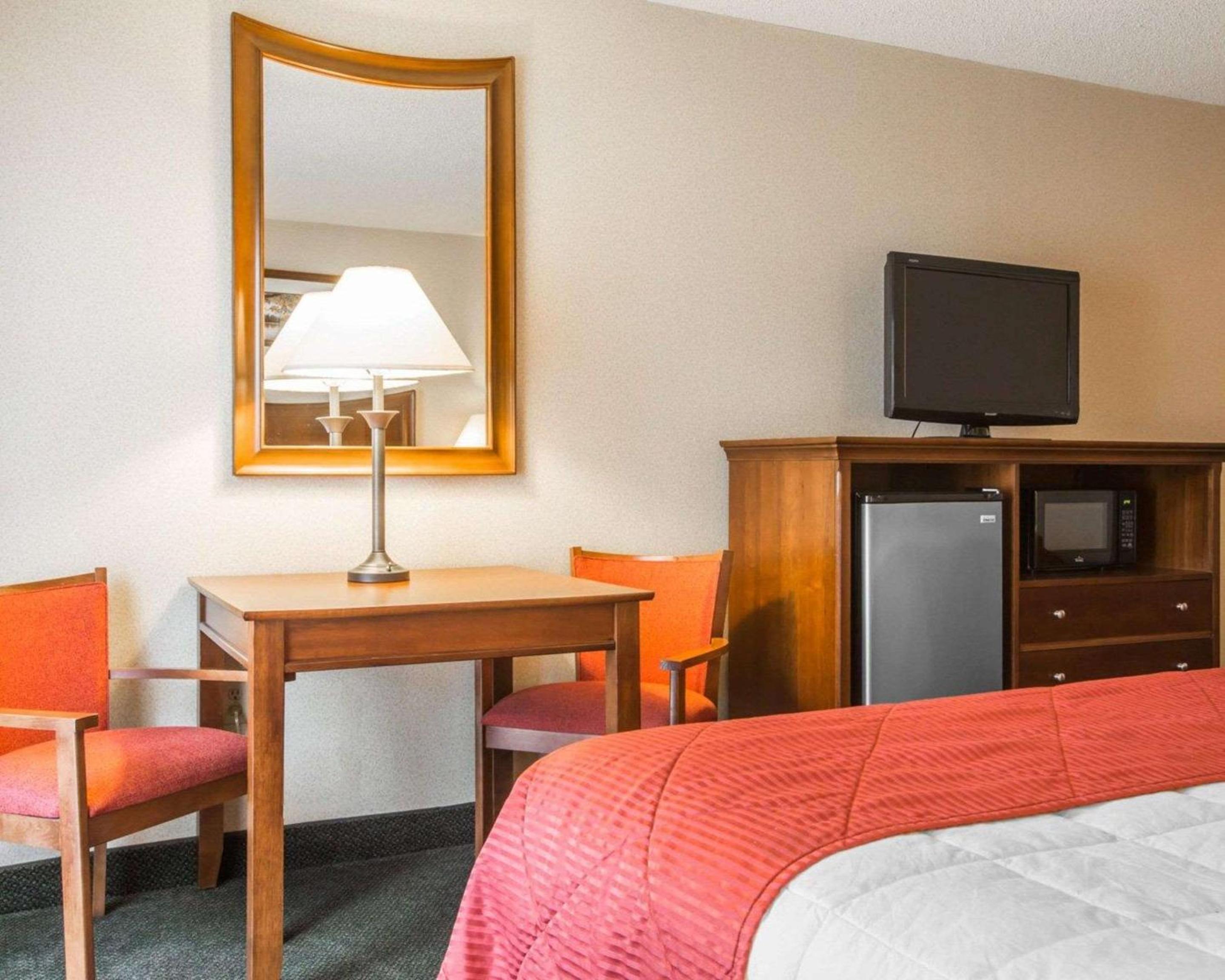 Deluxe Double Queen Room photo 3