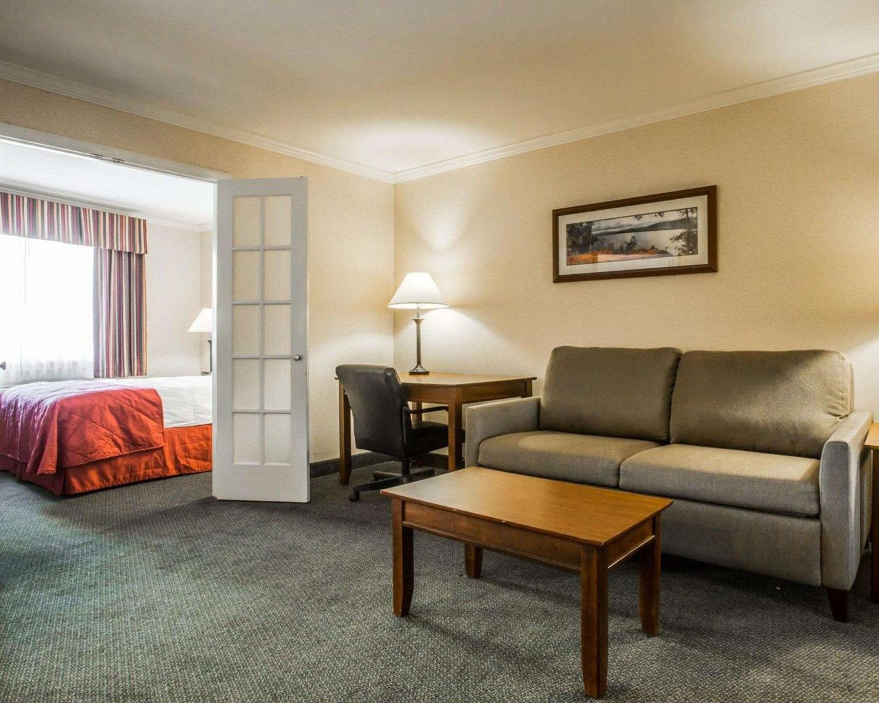 Suite with King and Queen Bed - Large photo 1