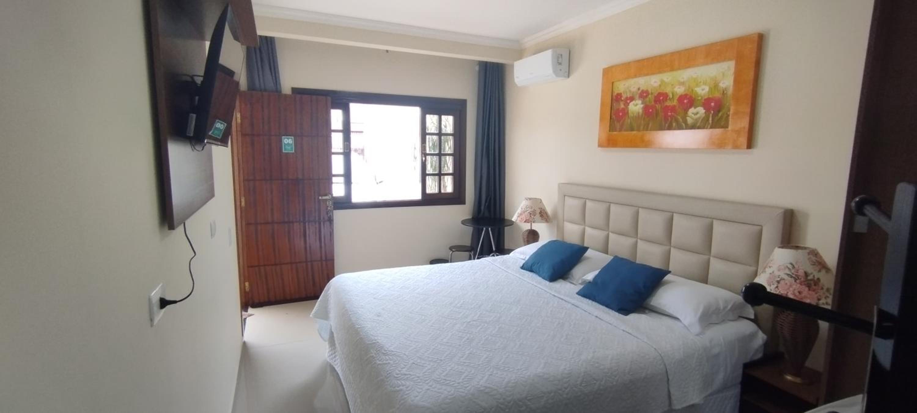 Deluxe King Suite - Photo 9