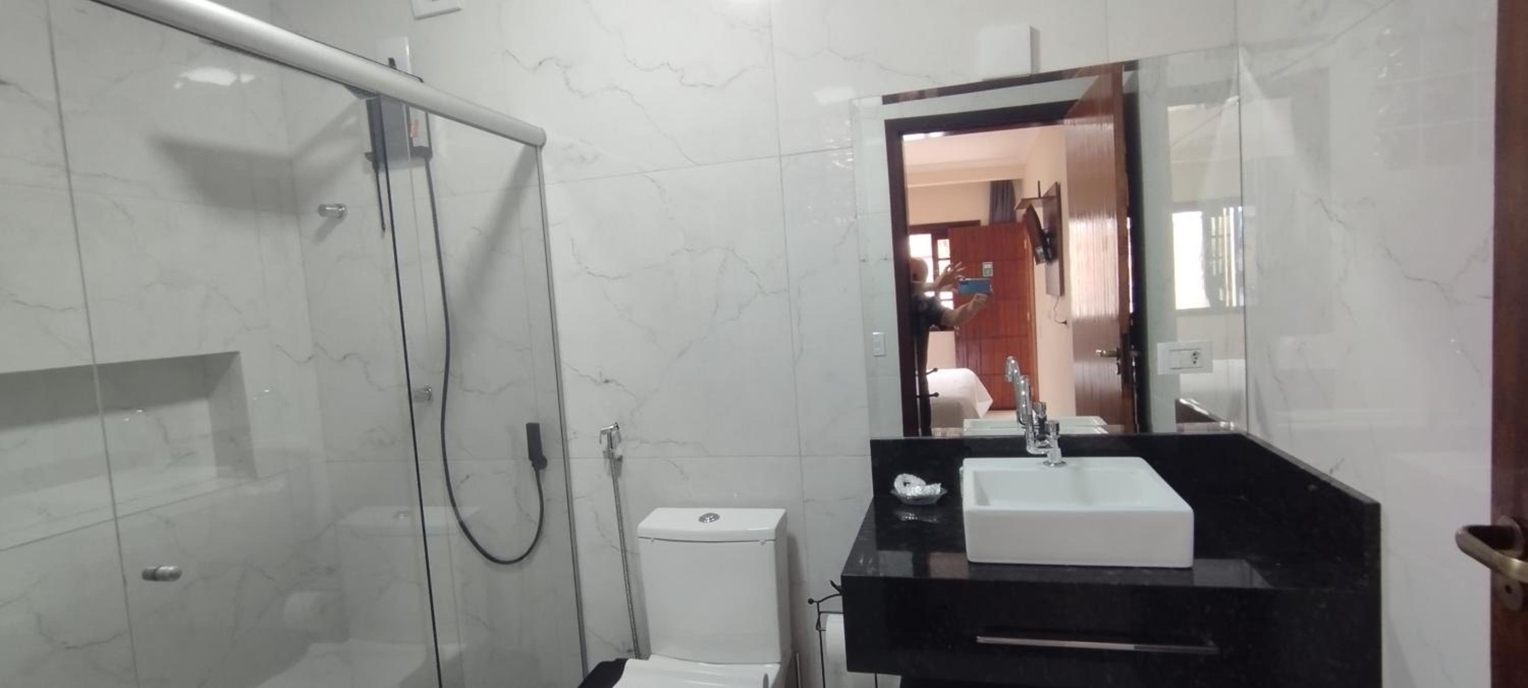 Deluxe King Suite - Photo 3
