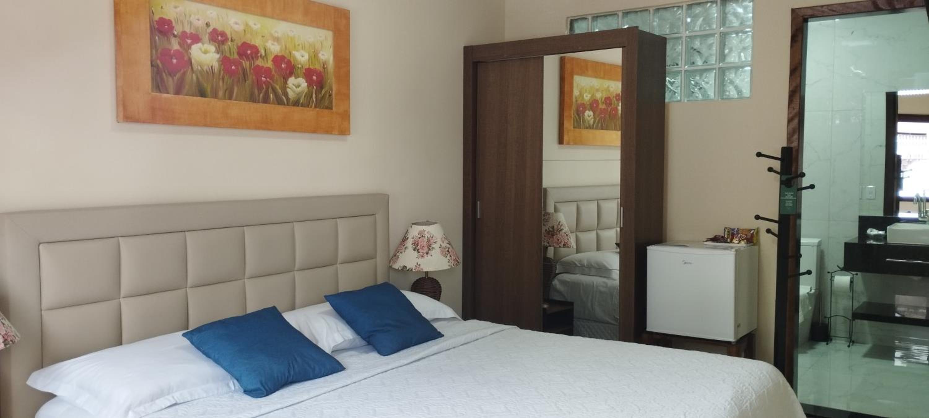 Deluxe King Suite - Photo 7