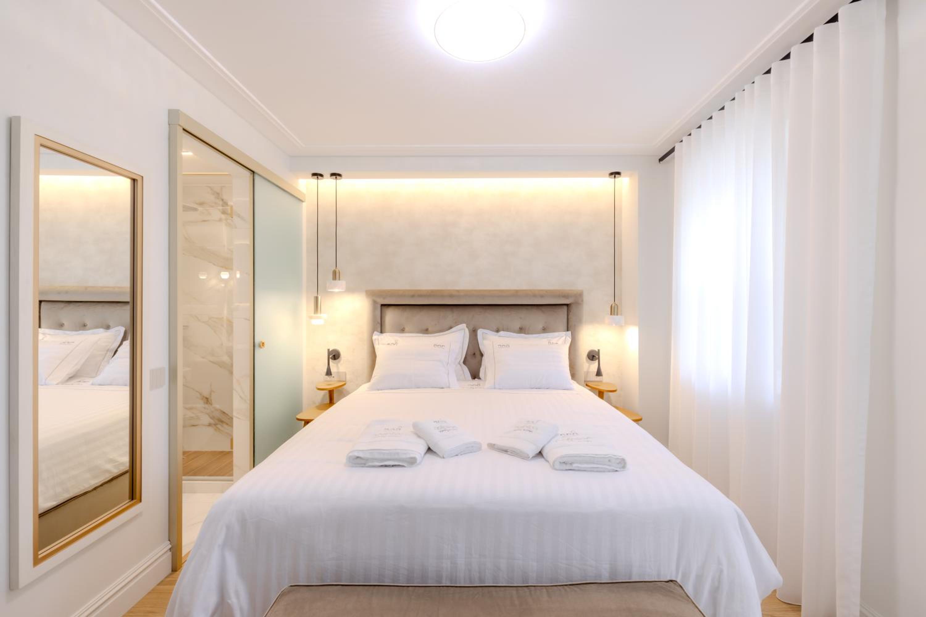 Deluxe Suite with Sea View photo 2