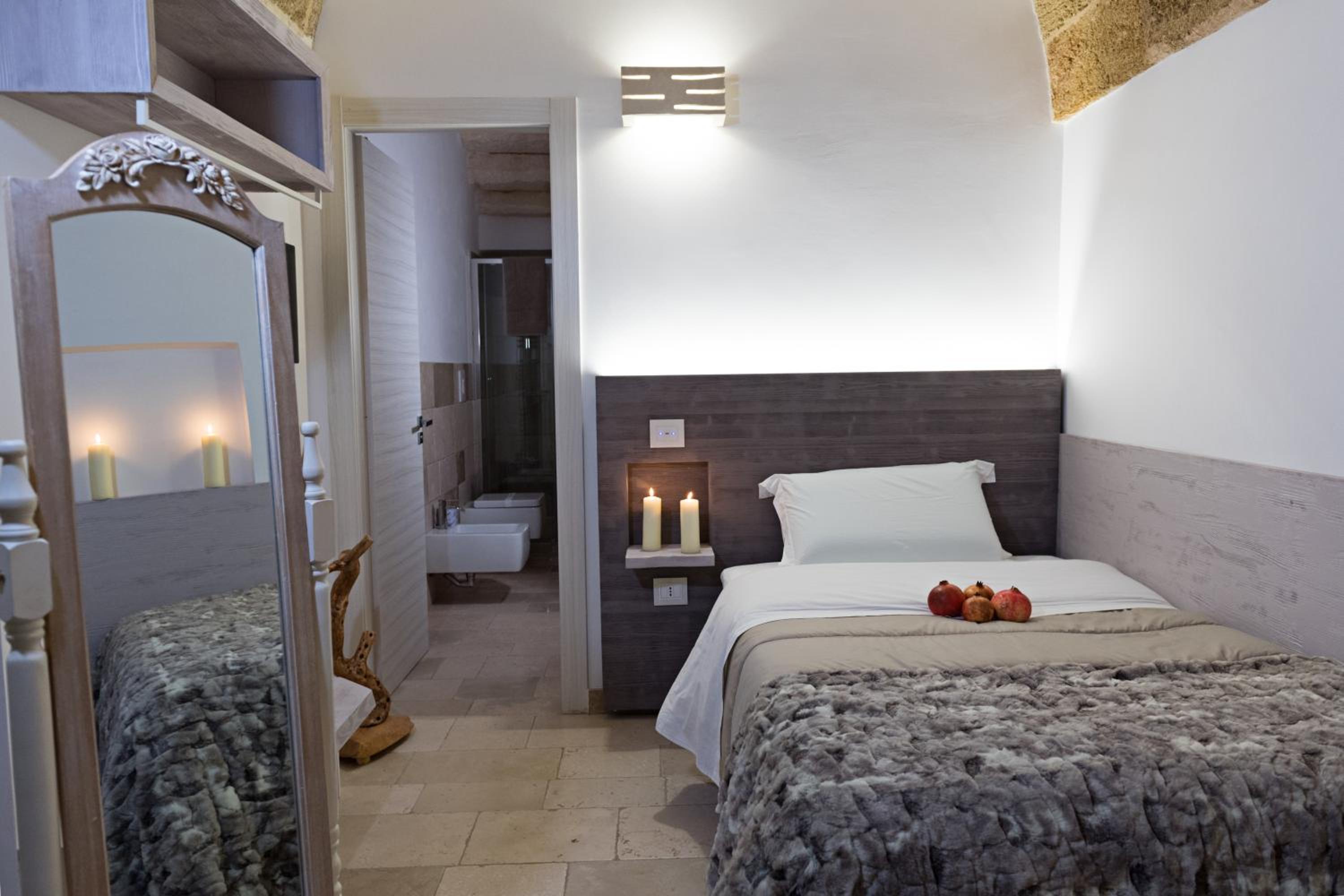 Single Room with Private Bathroom photo 3
