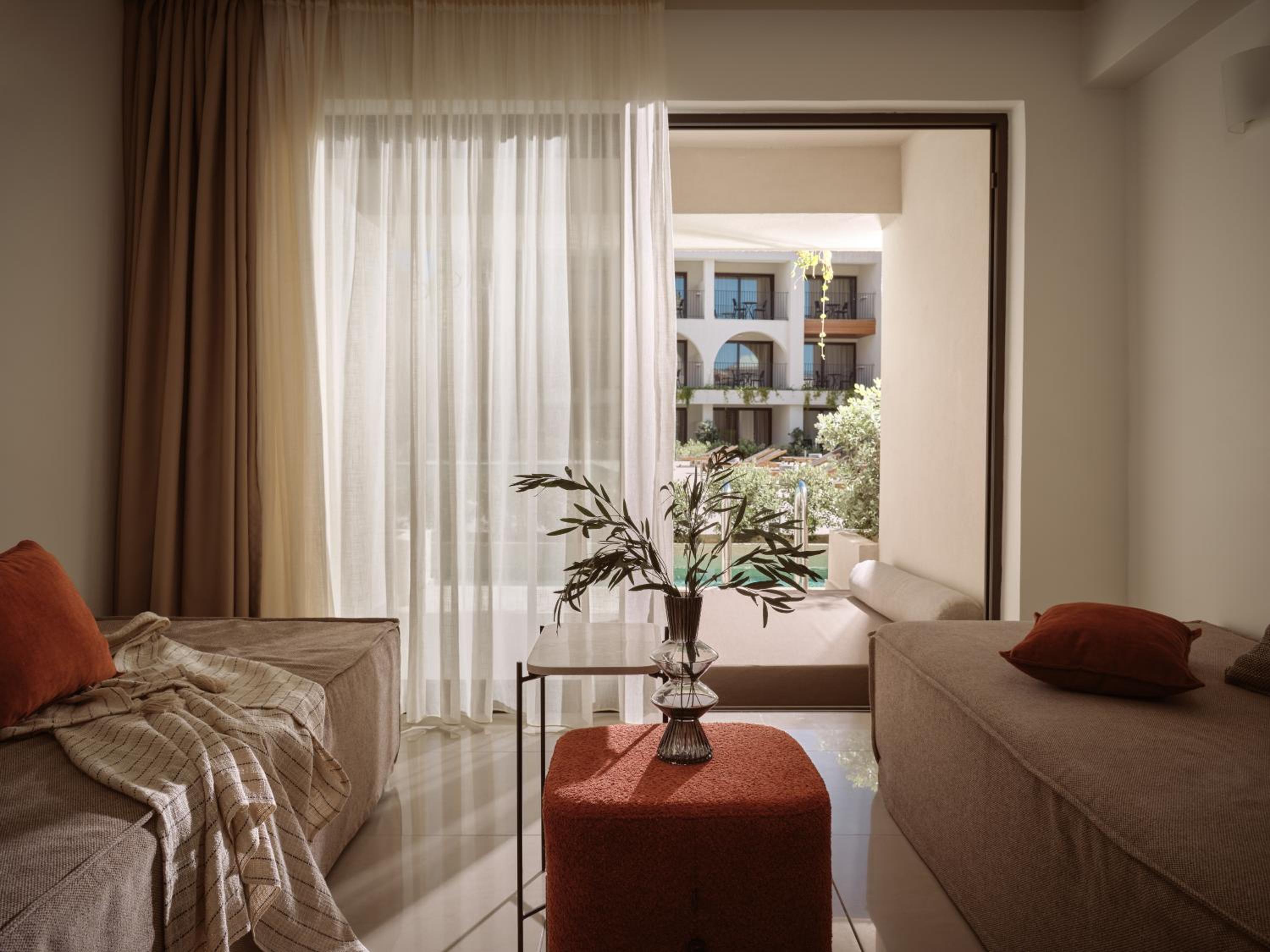 Deluxe One Bedroom Suite with Sharing Pool - Photo 8