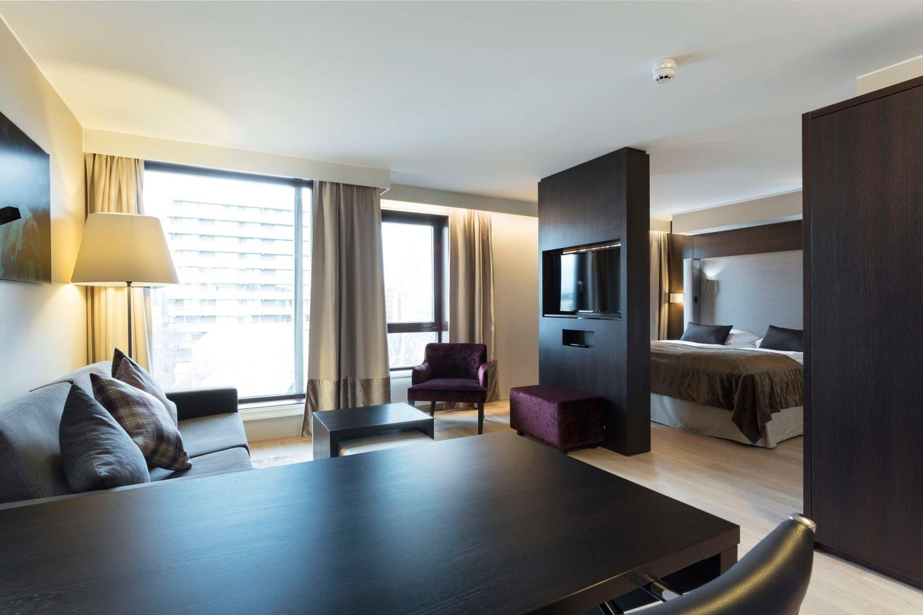Superior Family Room - Photo 3