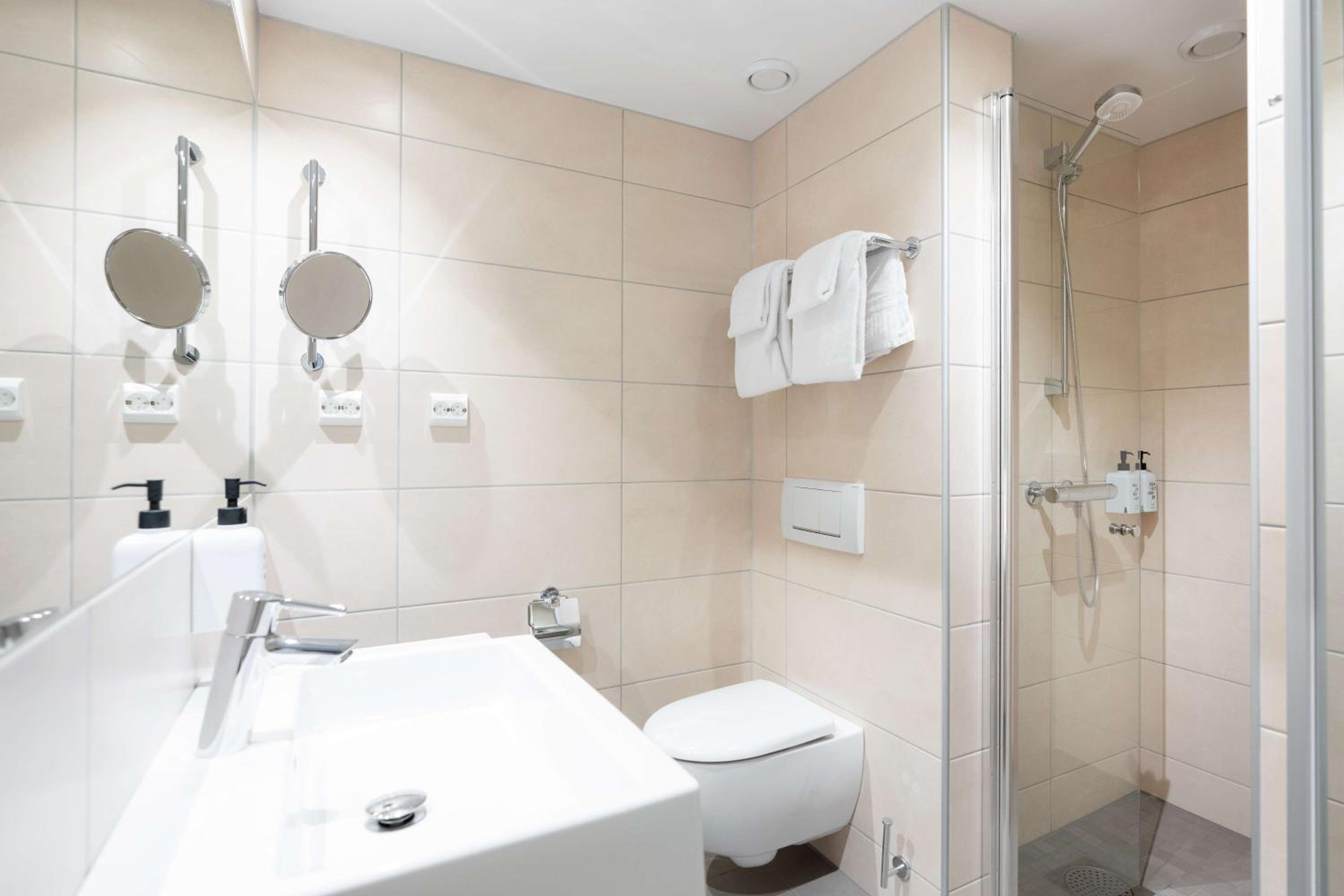 Standard Twin Room - Photo 3