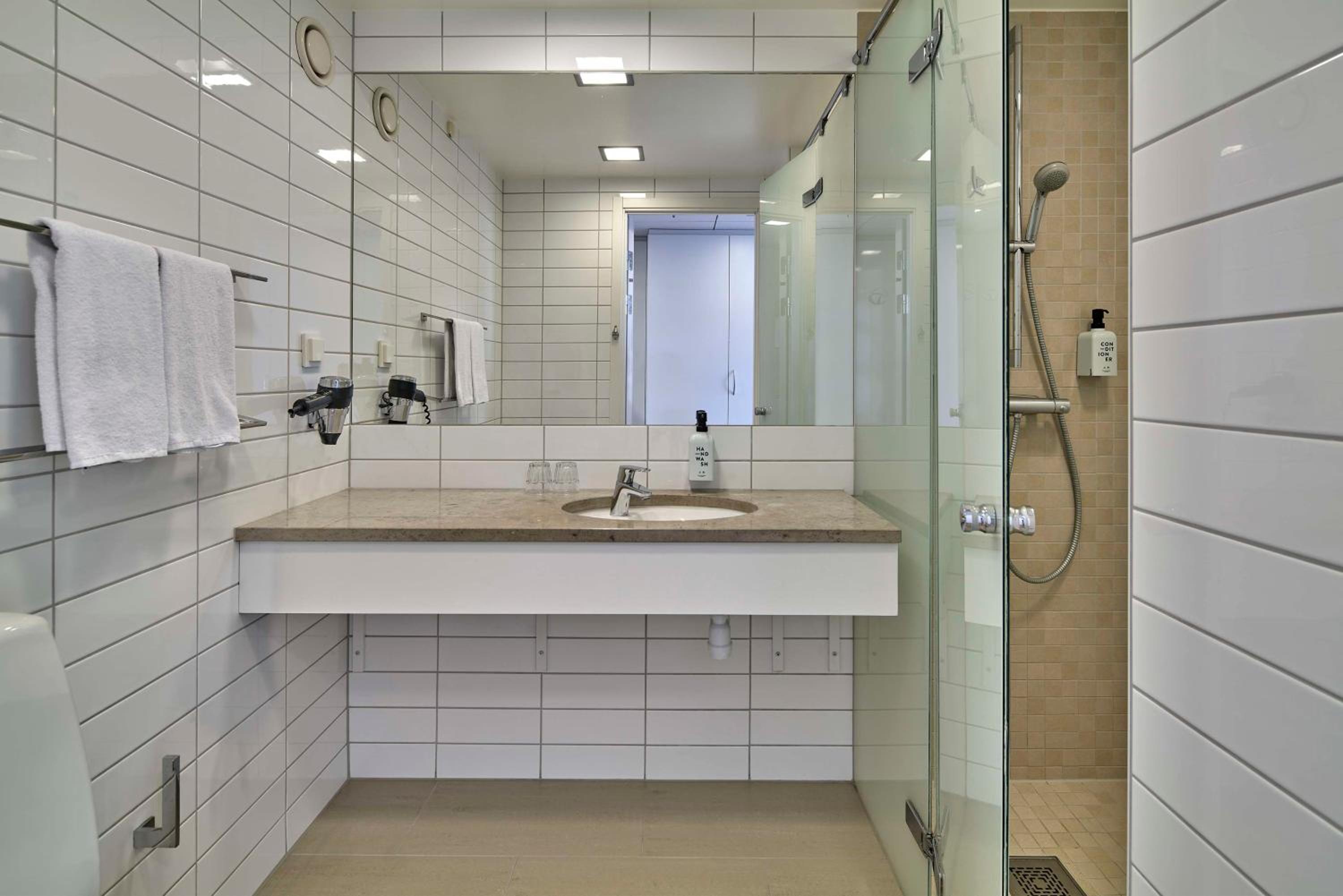 Standard Double Room - Photo 2
