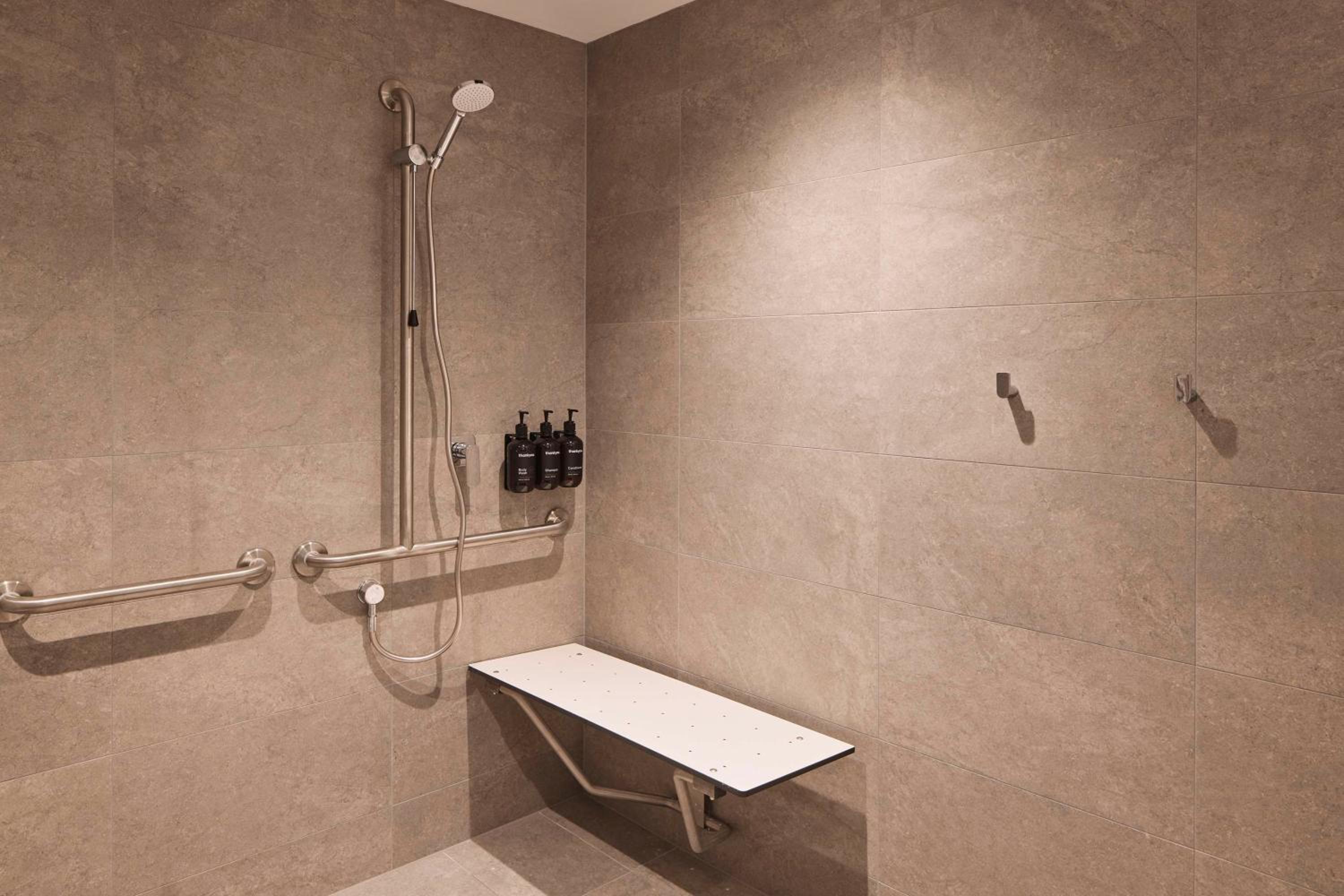 King Room - Disability Access - Photo 4