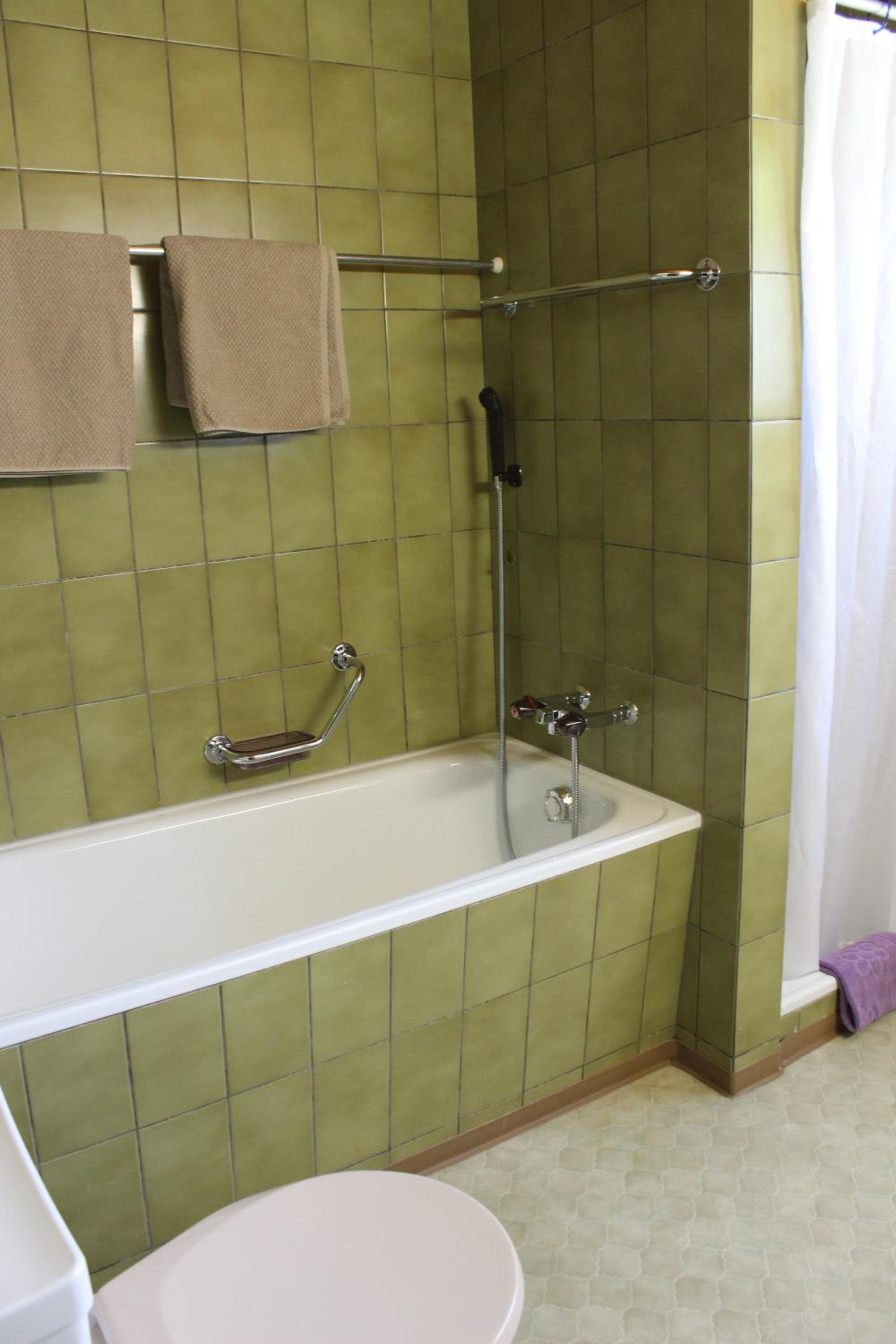 Two-Bedroom Apartment with Mountain View photo 2