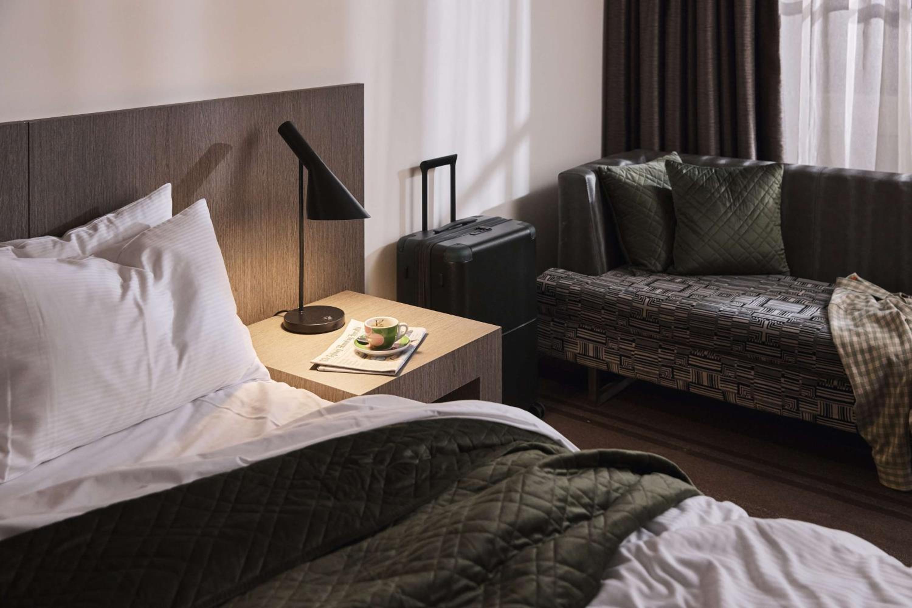 Executive King Balcony Room thumbnail 6