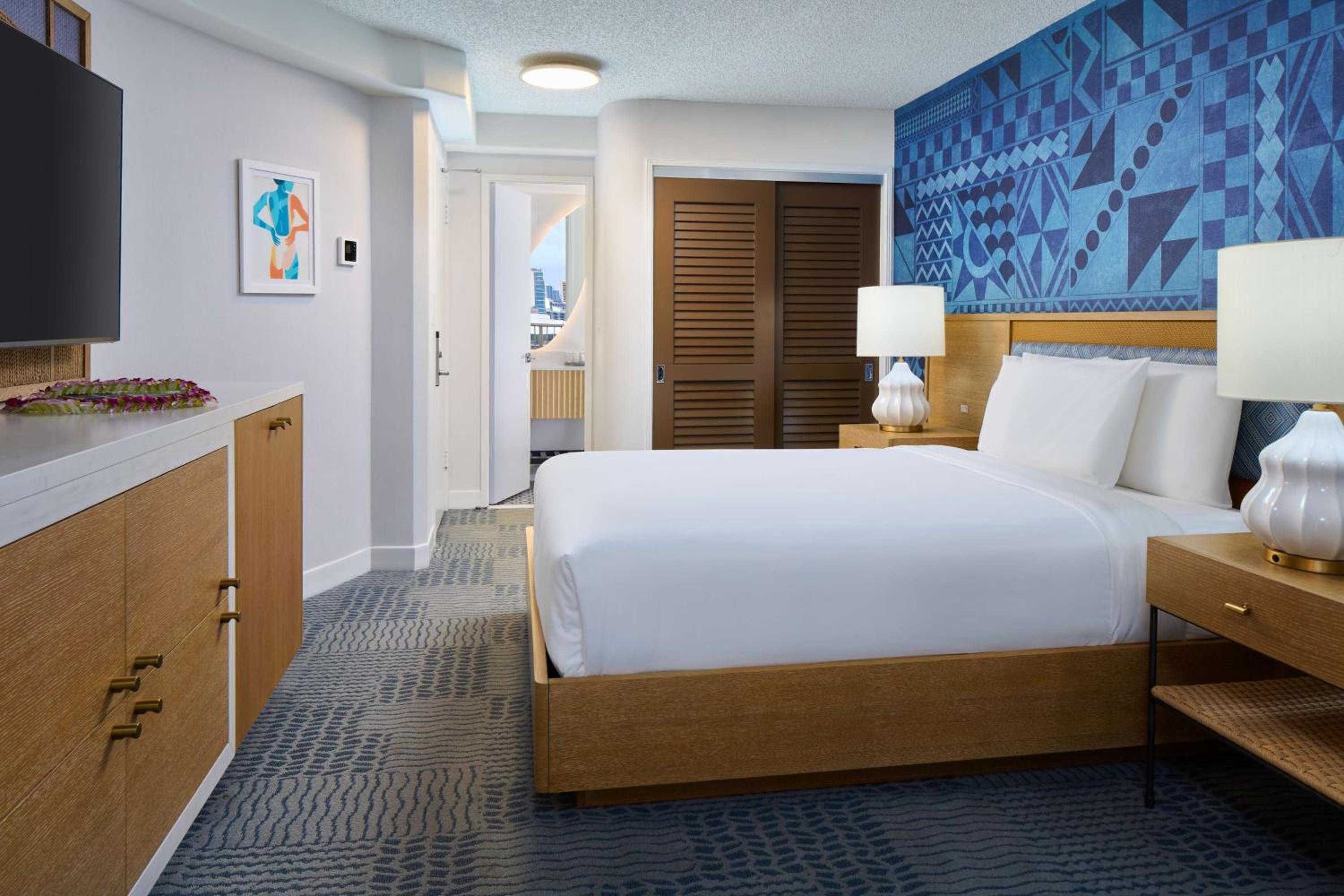 Waikiki View with Two Double Beds - Photo 3