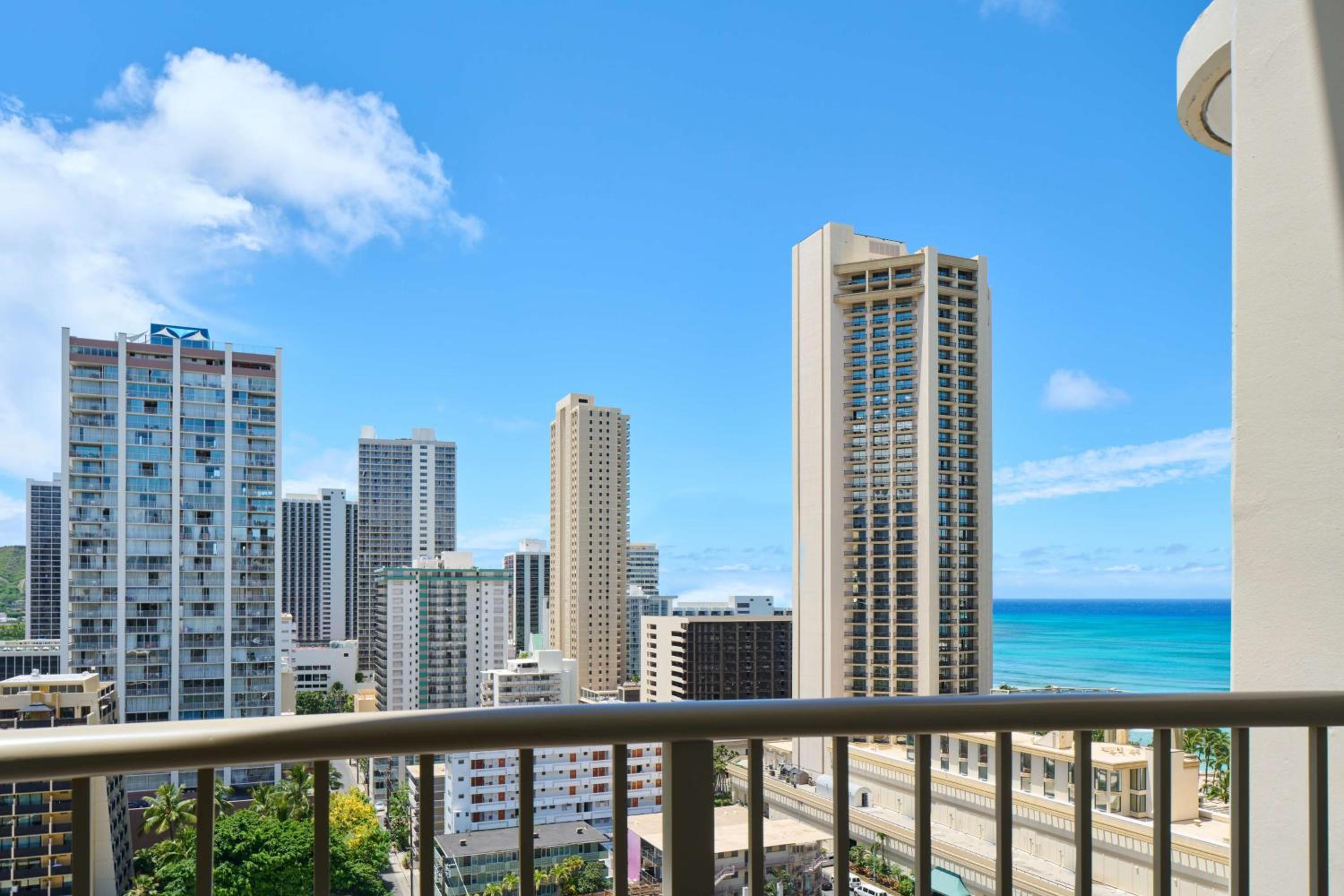 Waikiki View with Two Double Beds - Photo 6