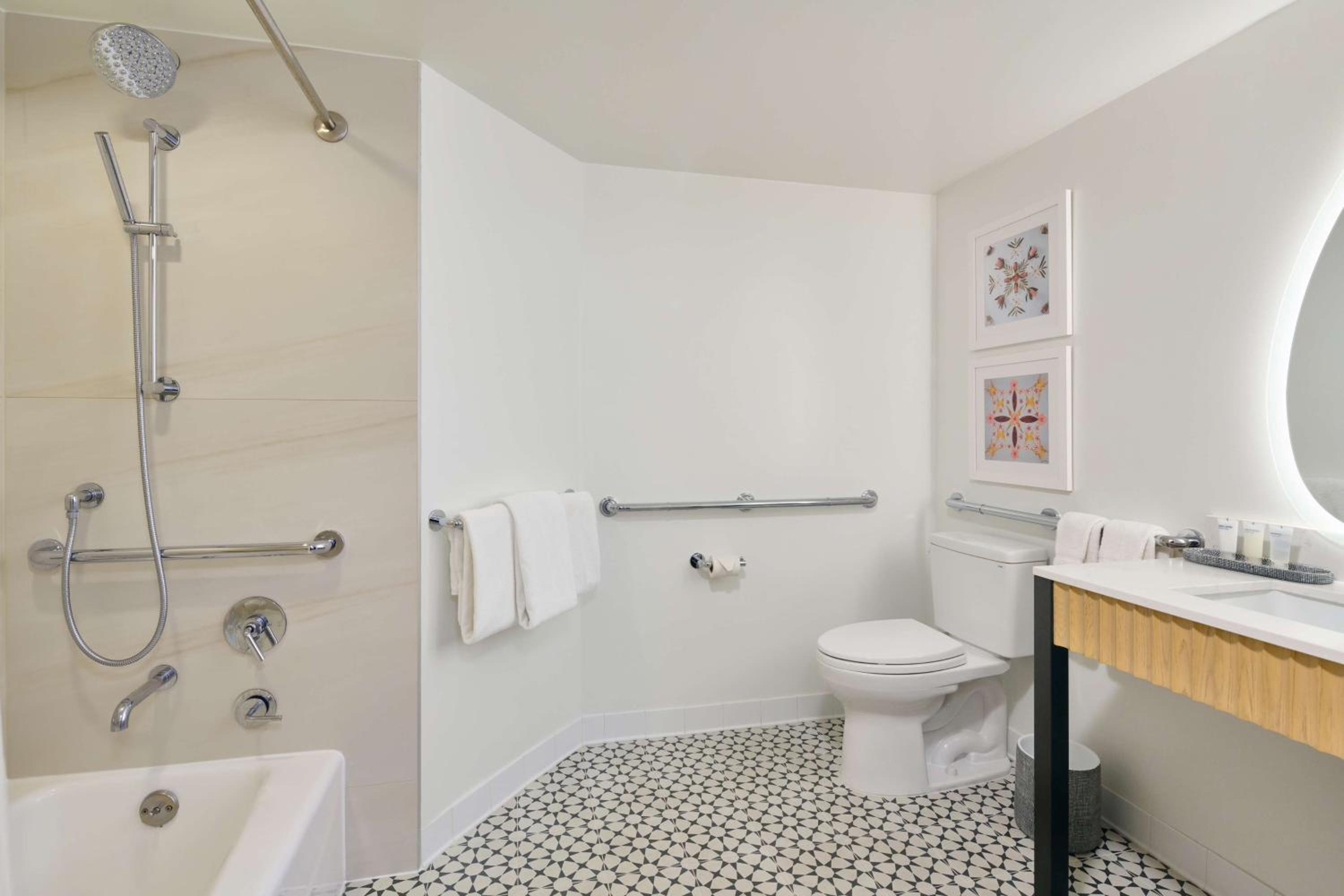 Accessible Waikiki View with Two Double Beds - Photo 2