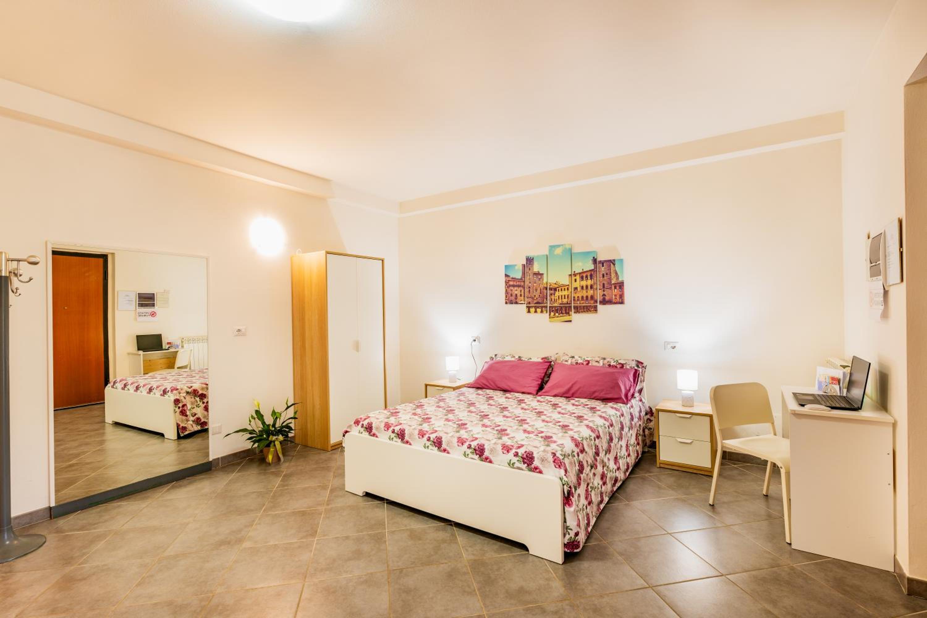 One-Bedroom Apartment - Photo 4
