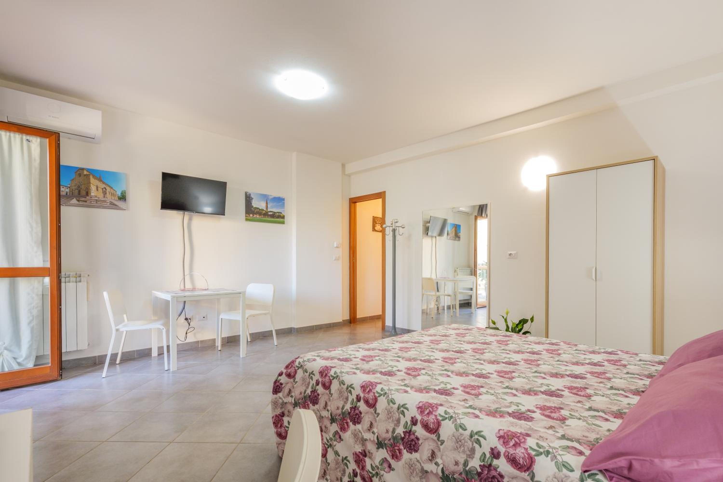 One-Bedroom Apartment - Photo 6