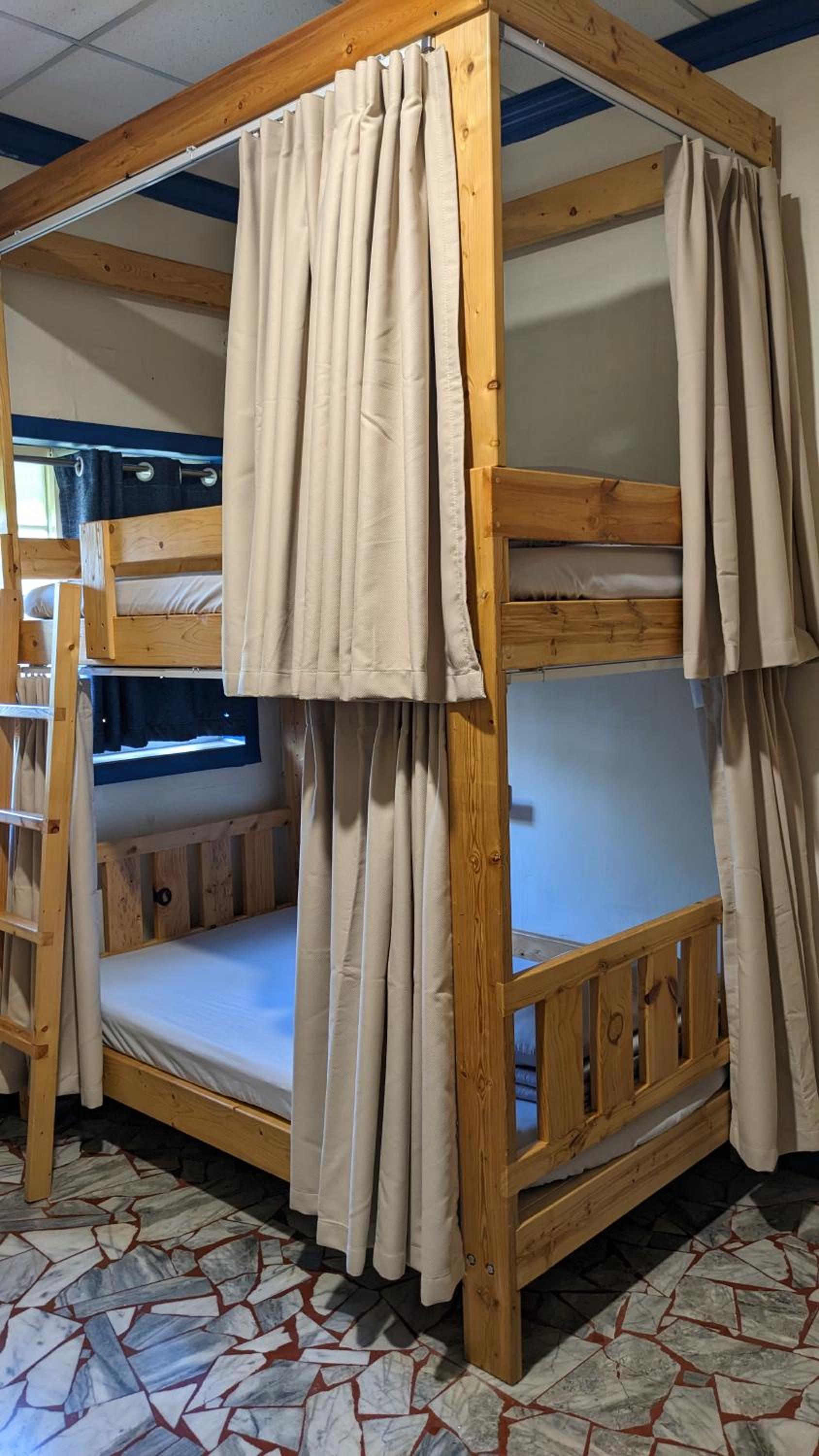 Bed in 6-Bed Mixed Dormitory Room photo 3