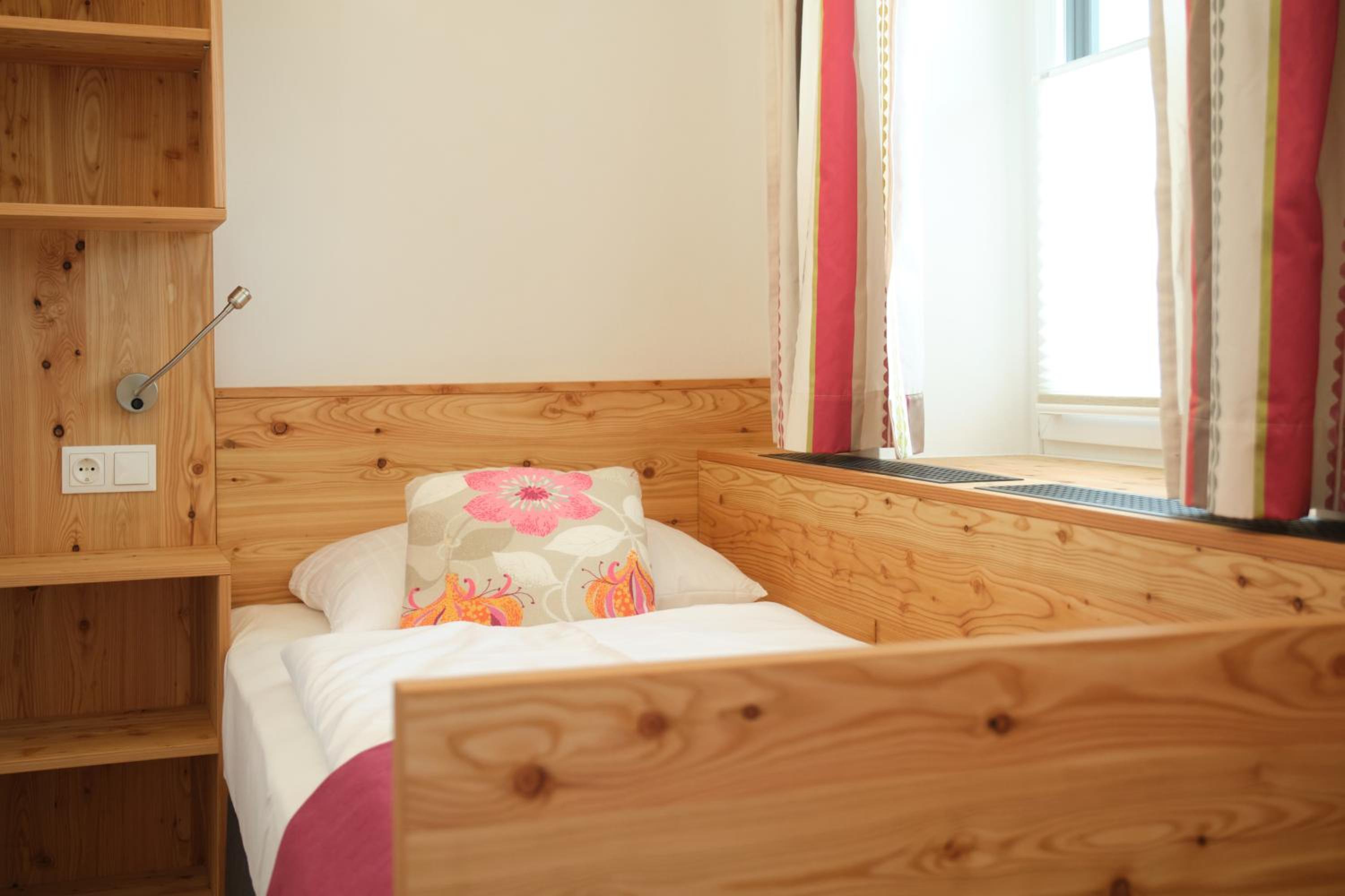 Family Room with 2 Bedrooms - Photo 6