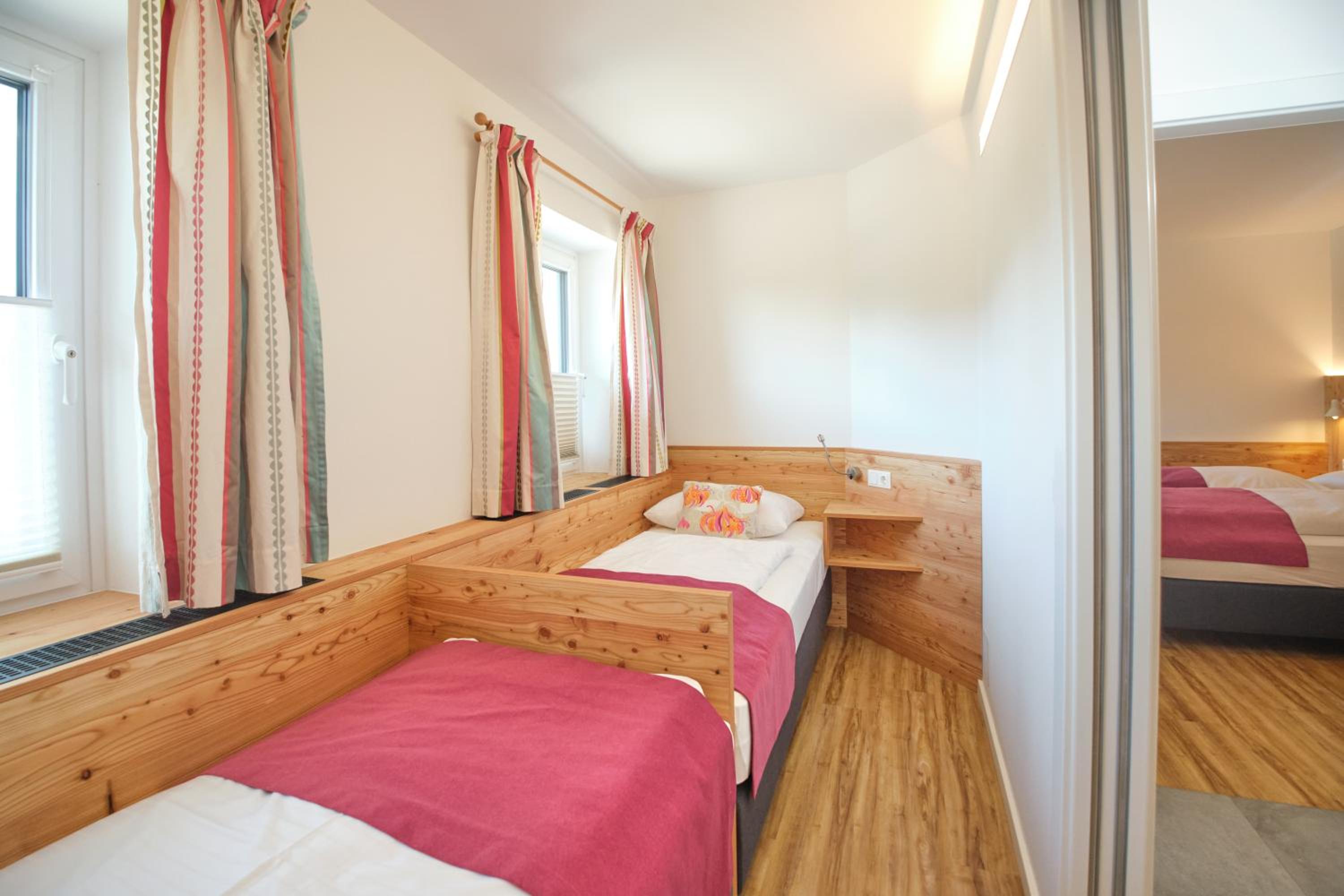 Family Room with 2 Bedrooms - Photo 2