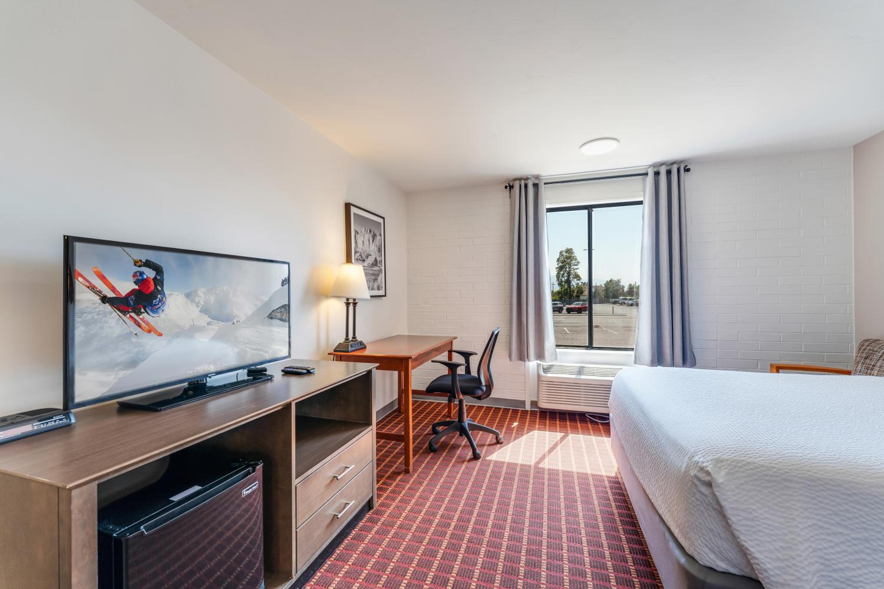 King Room - Non-Smoking - Photo 1
