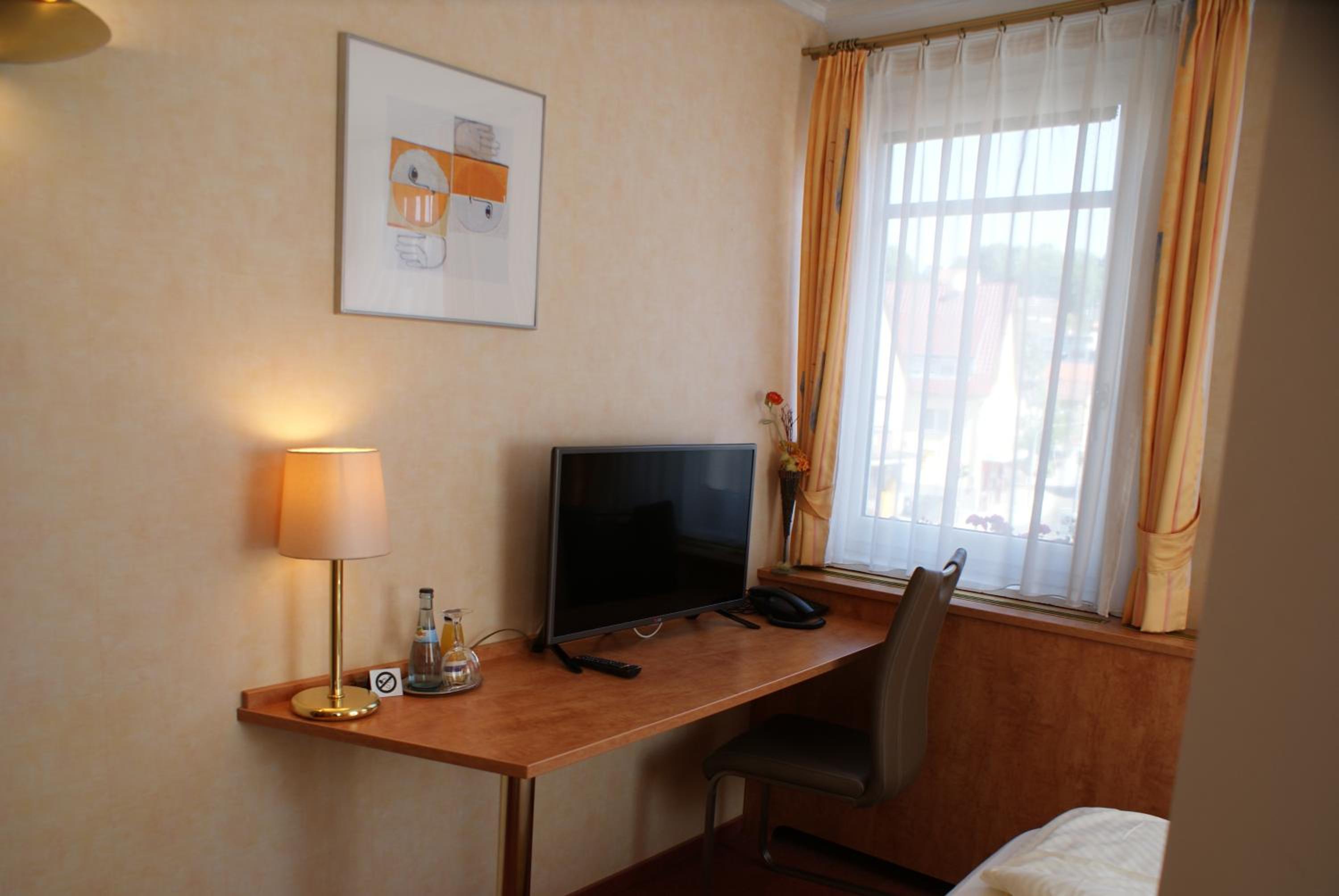 Standard Single Room - Photo 4