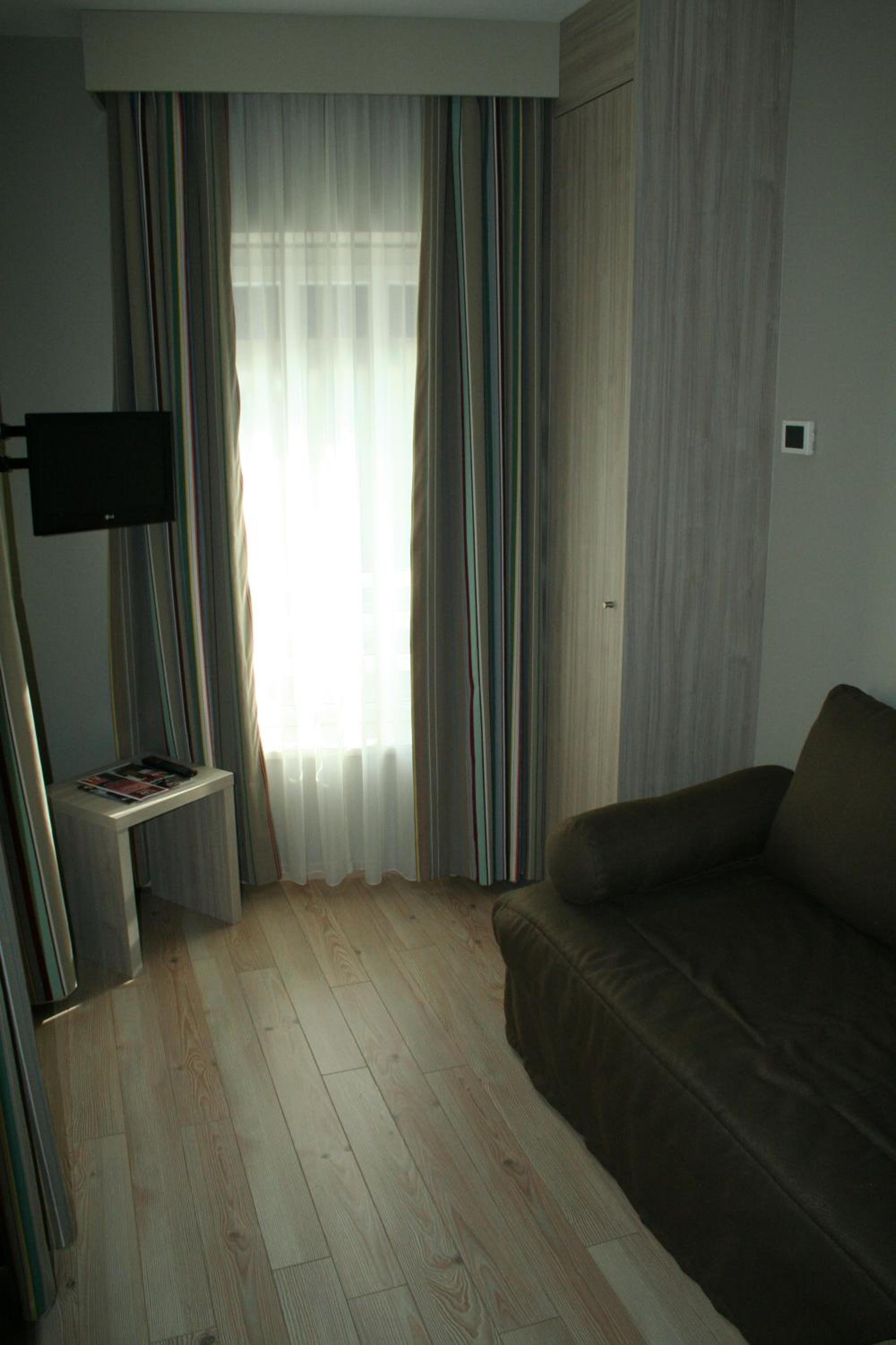 Single Room - Courtyard Side photo 2