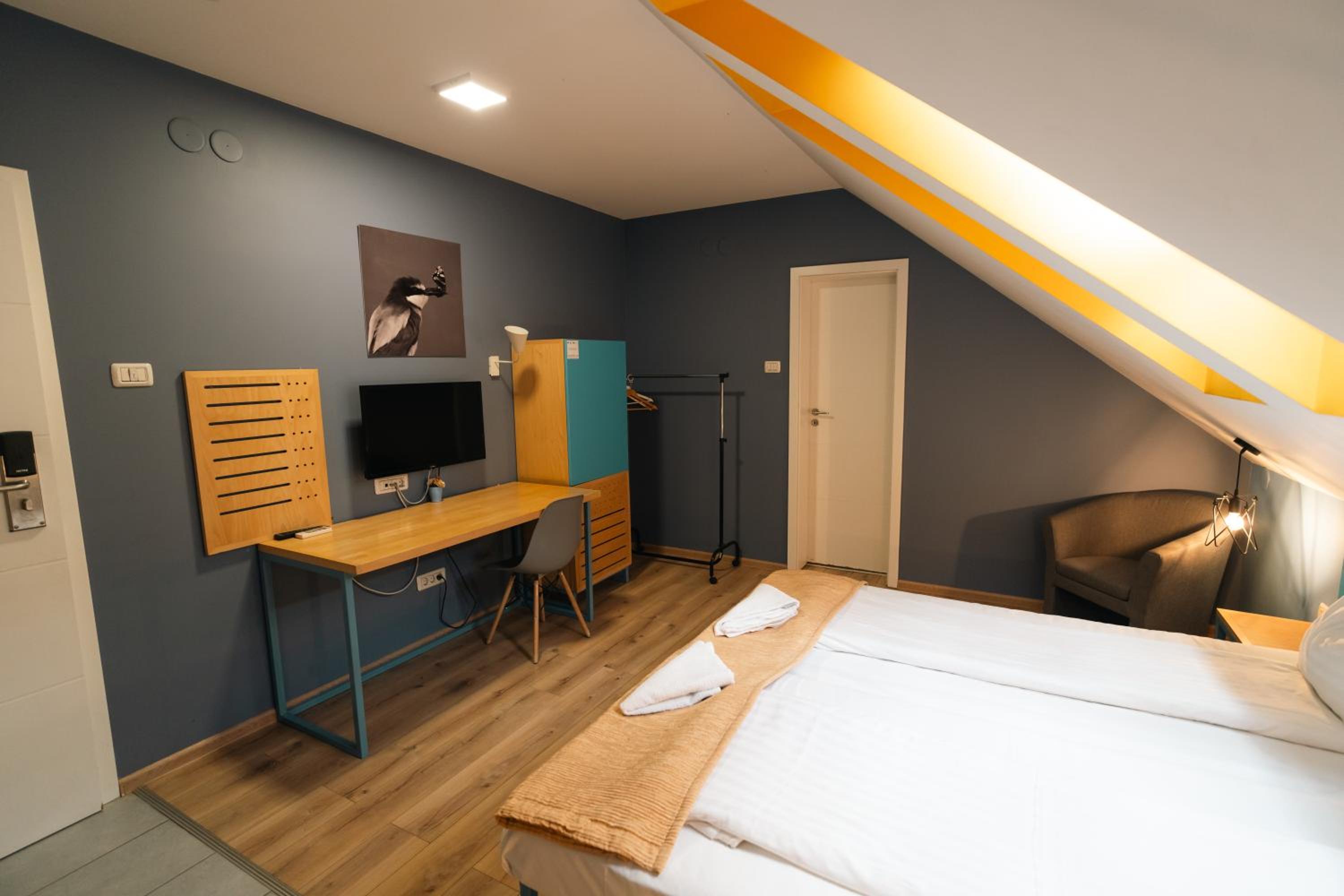 Double Room - Photo 11