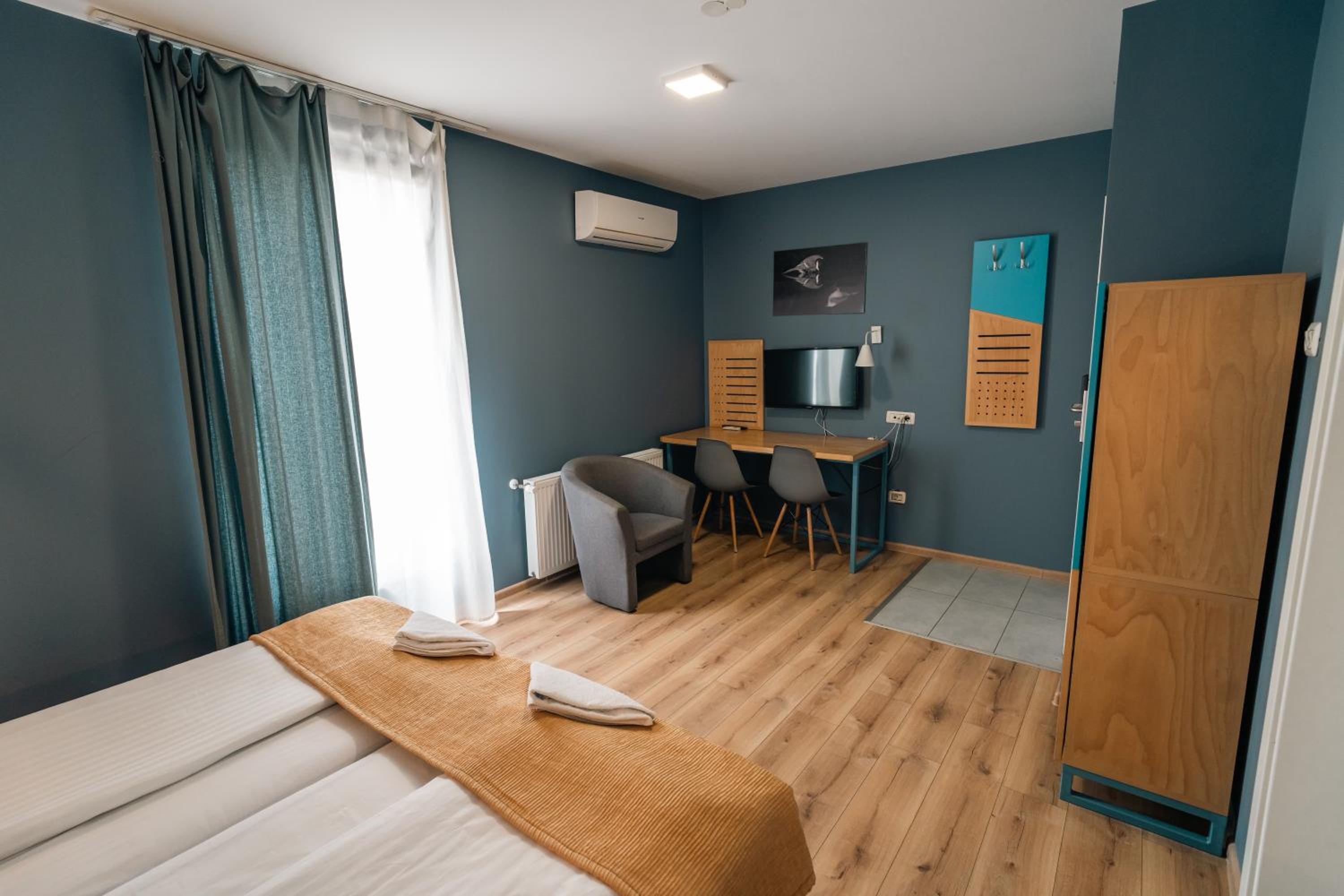 Double Room - Photo 12