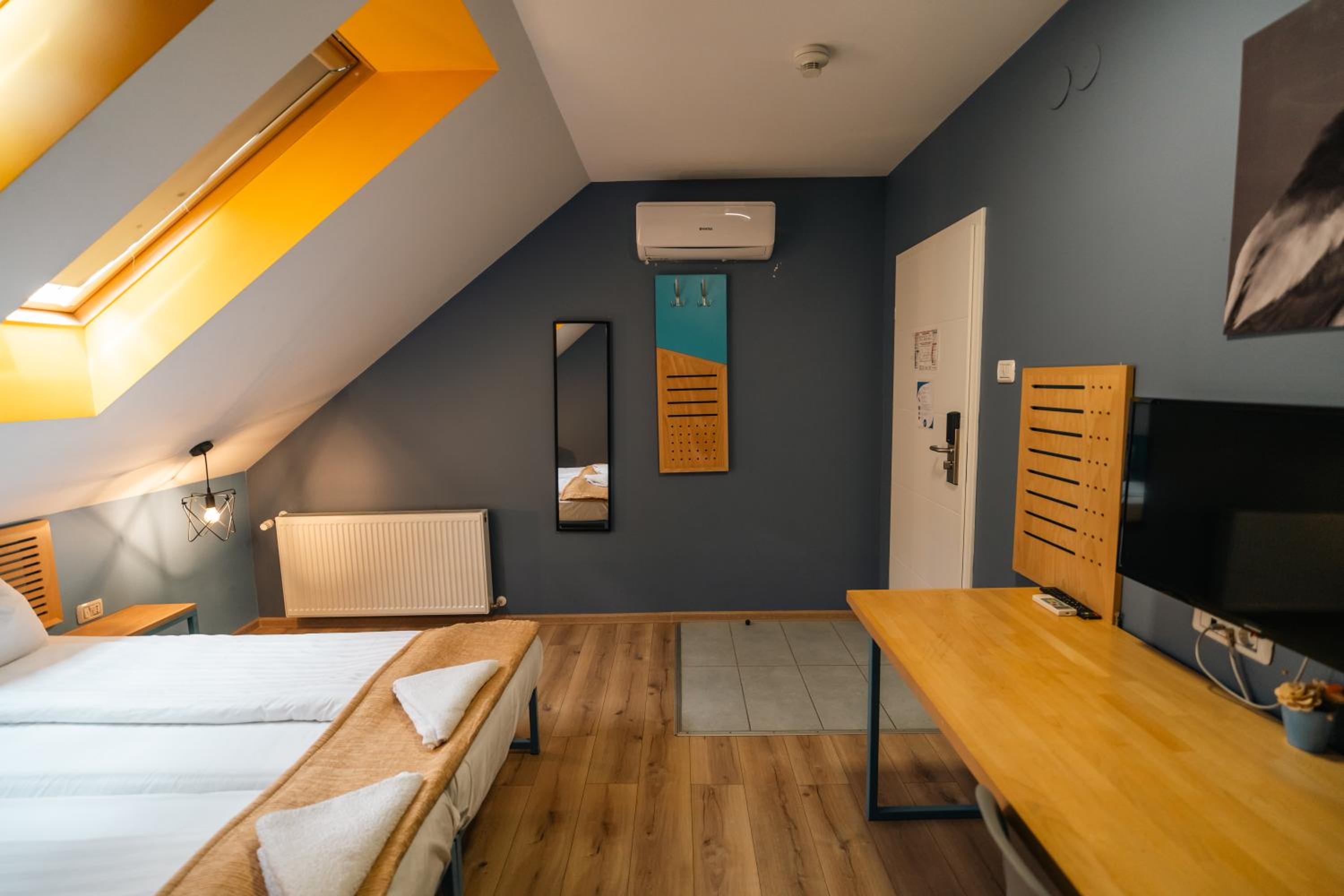 Double Room - Photo 15